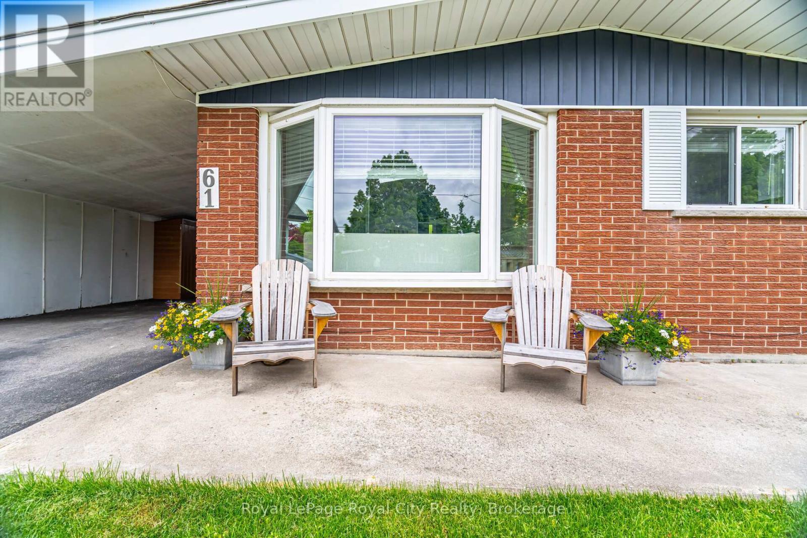 












61 LAWFIELD DRIVE

,
Hamilton (Lawfield),




Ontario
L8V4C6

