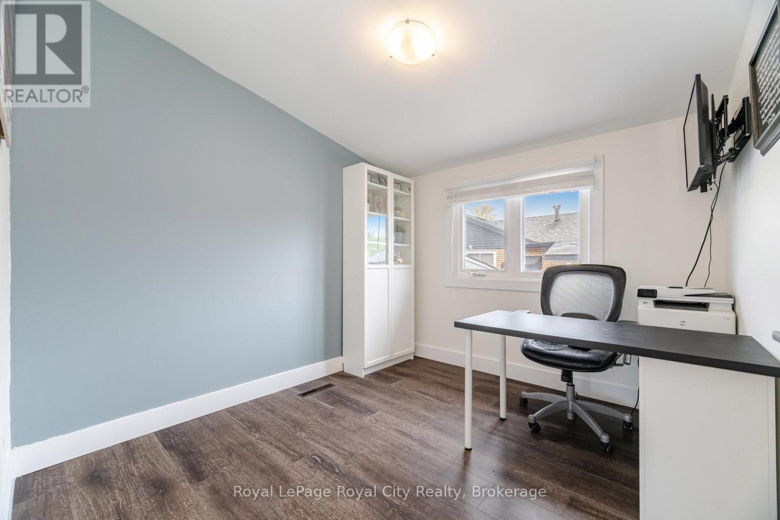 












61 LAWFIELD DRIVE

,
Hamilton (Lawfield),




Ontario
L8V4C6

