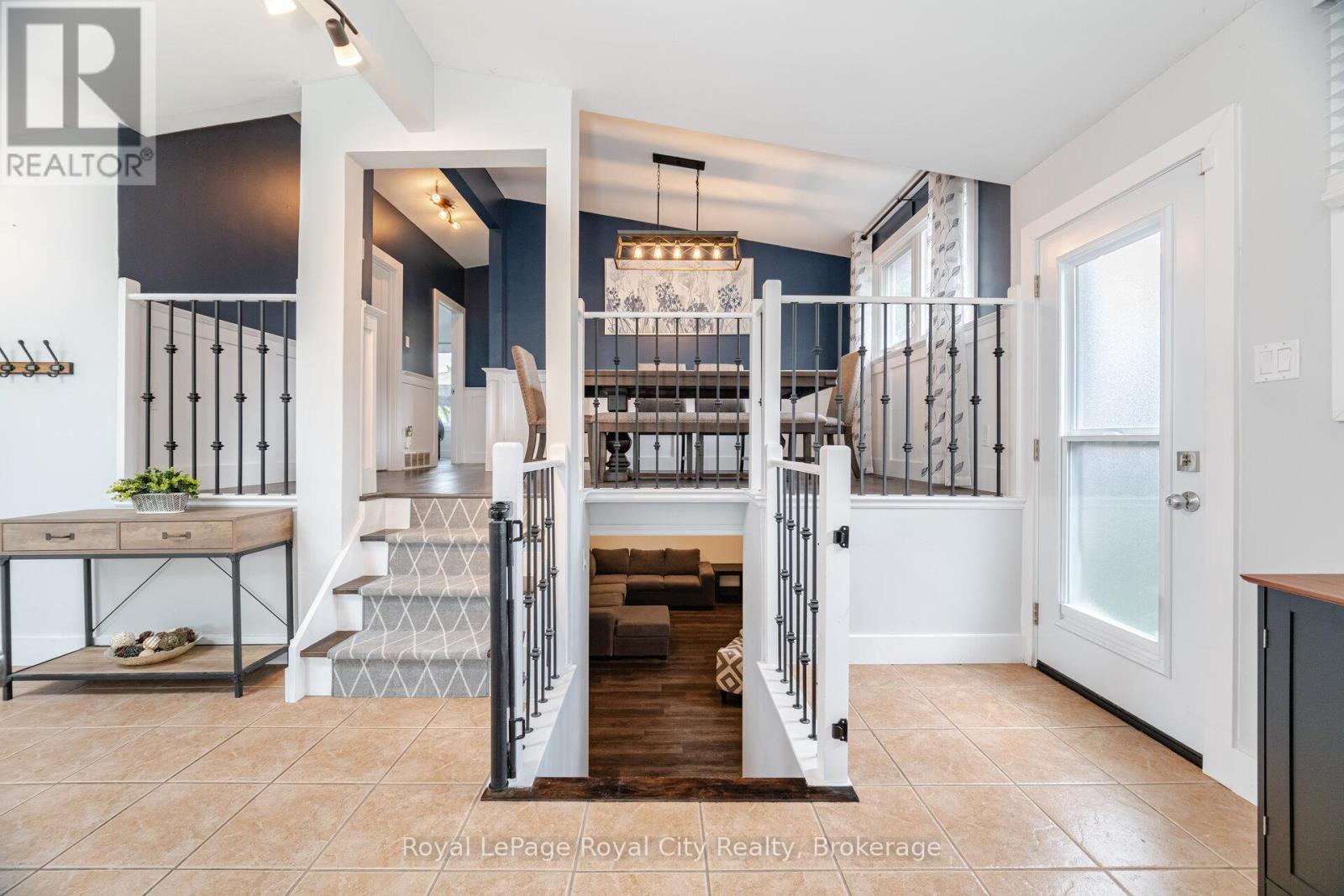 












61 LAWFIELD DRIVE

,
Hamilton (Lawfield),




Ontario
L8V4C6

