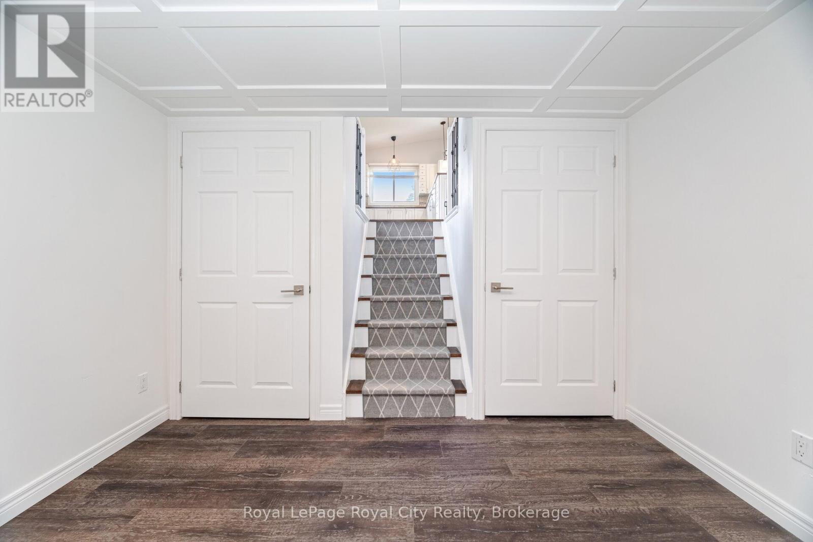 












61 LAWFIELD DRIVE

,
Hamilton (Lawfield),




Ontario
L8V4C6

