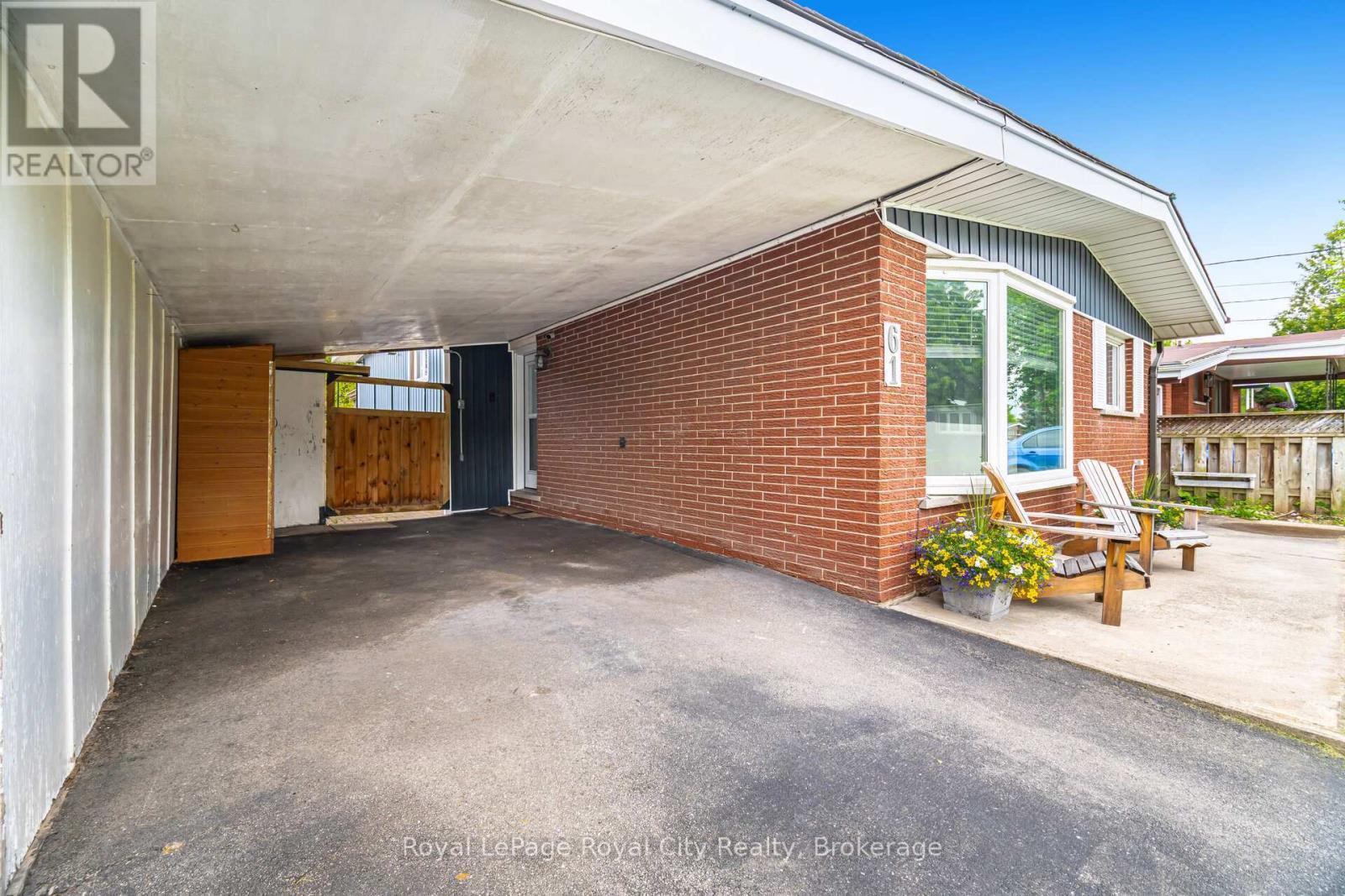 












61 LAWFIELD DRIVE

,
Hamilton (Lawfield),




Ontario
L8V4C6

