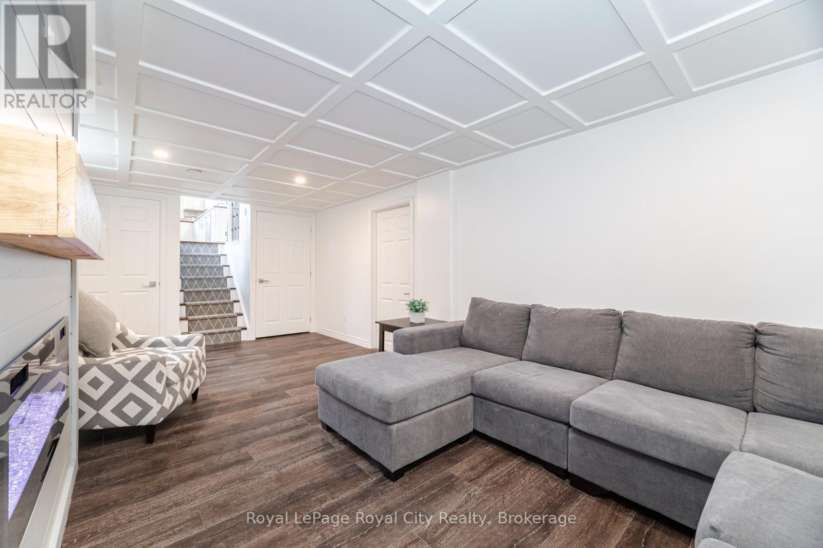 












61 LAWFIELD DRIVE

,
Hamilton (Lawfield),




Ontario
L8V4C6

