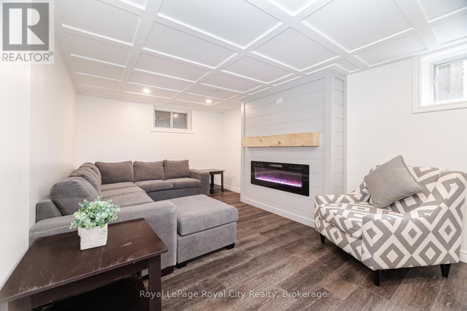 












61 LAWFIELD DRIVE

,
Hamilton (Lawfield),




Ontario
L8V4C6

