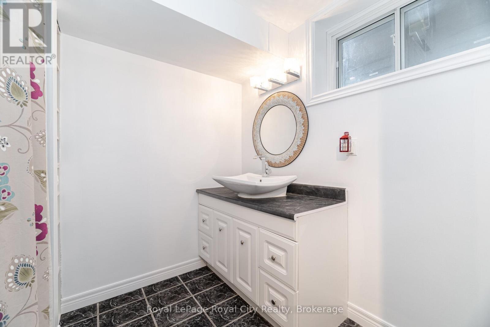 












61 LAWFIELD DRIVE

,
Hamilton (Lawfield),




Ontario
L8V4C6

