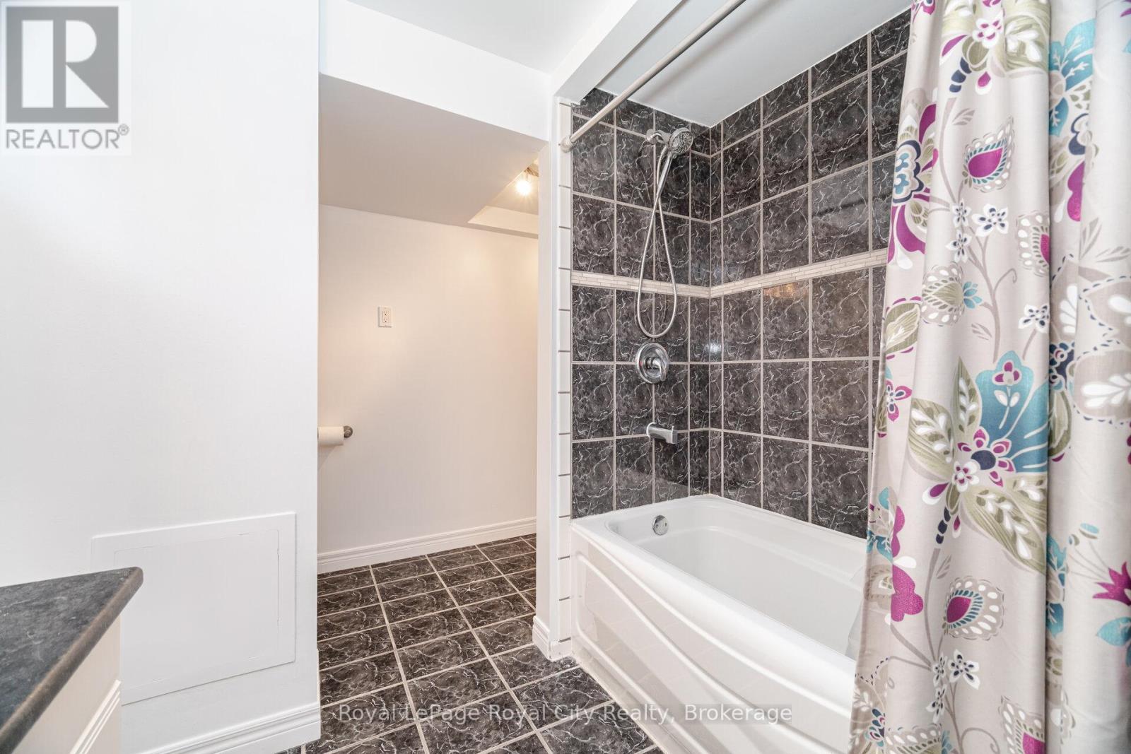 












61 LAWFIELD DRIVE

,
Hamilton (Lawfield),




Ontario
L8V4C6

