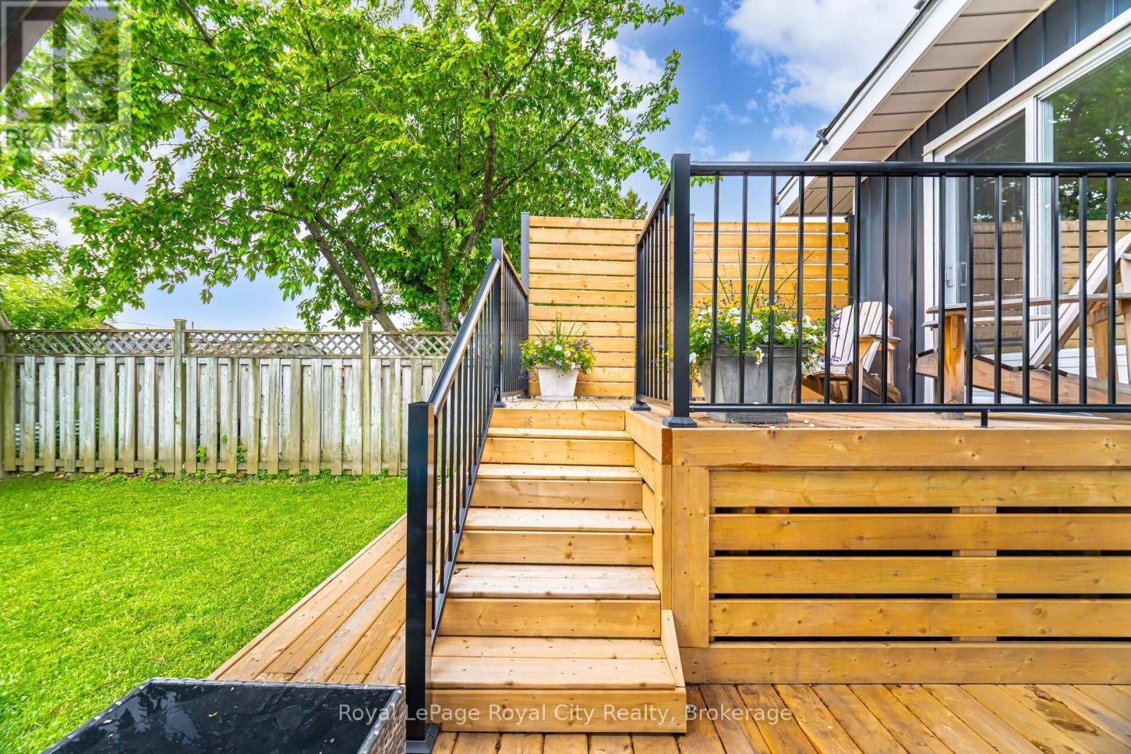 












61 LAWFIELD DRIVE

,
Hamilton (Lawfield),




Ontario
L8V4C6

