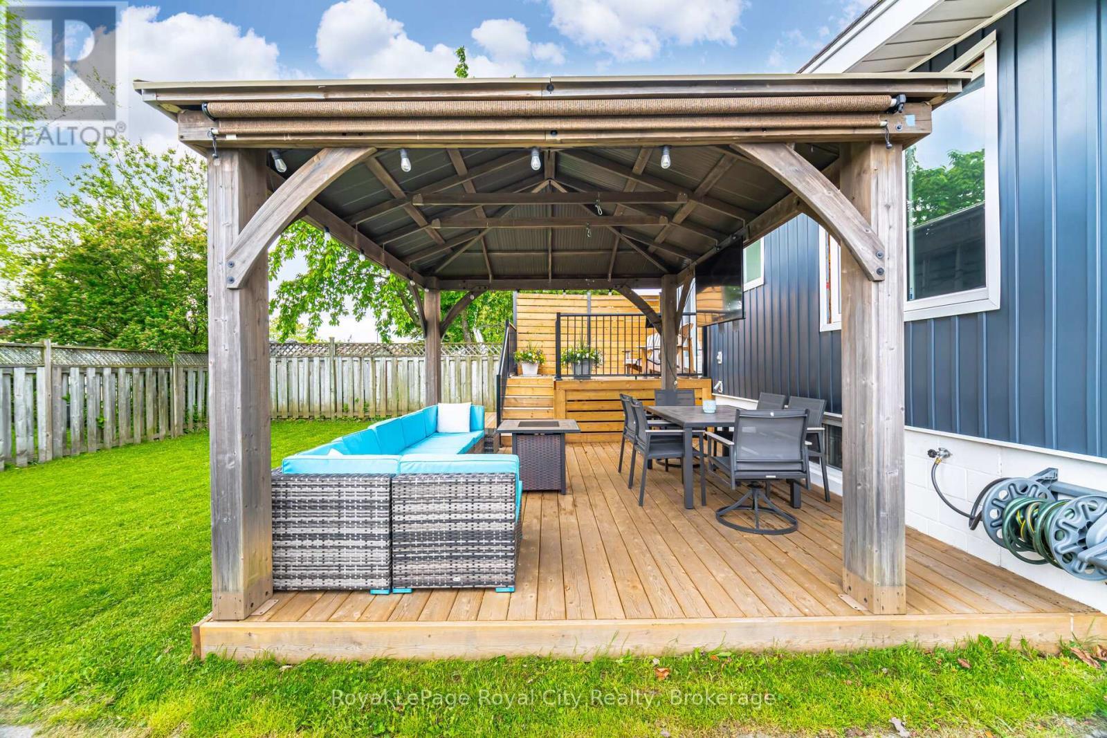 












61 LAWFIELD DRIVE

,
Hamilton (Lawfield),




Ontario
L8V4C6

