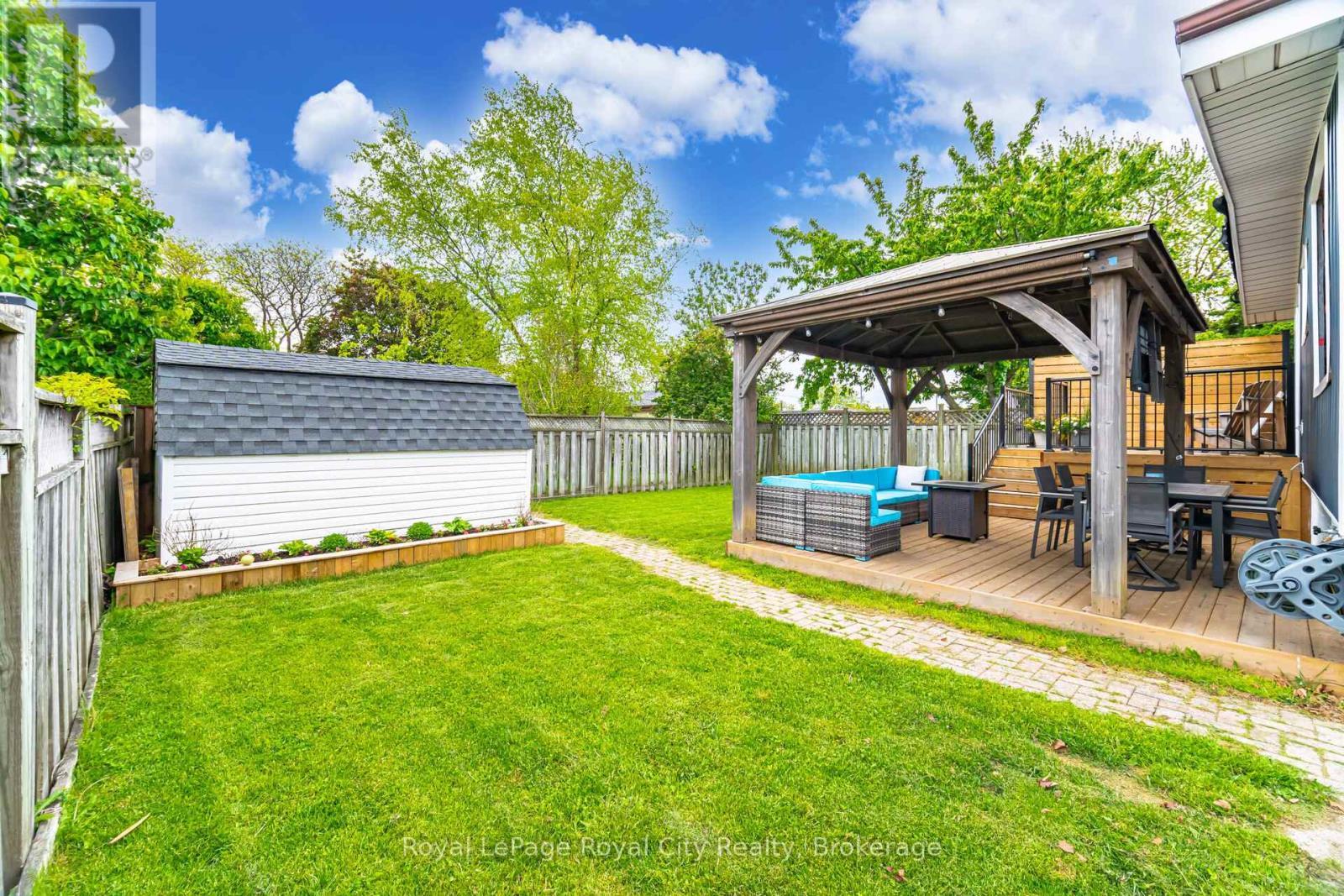 












61 LAWFIELD DRIVE

,
Hamilton (Lawfield),




Ontario
L8V4C6

