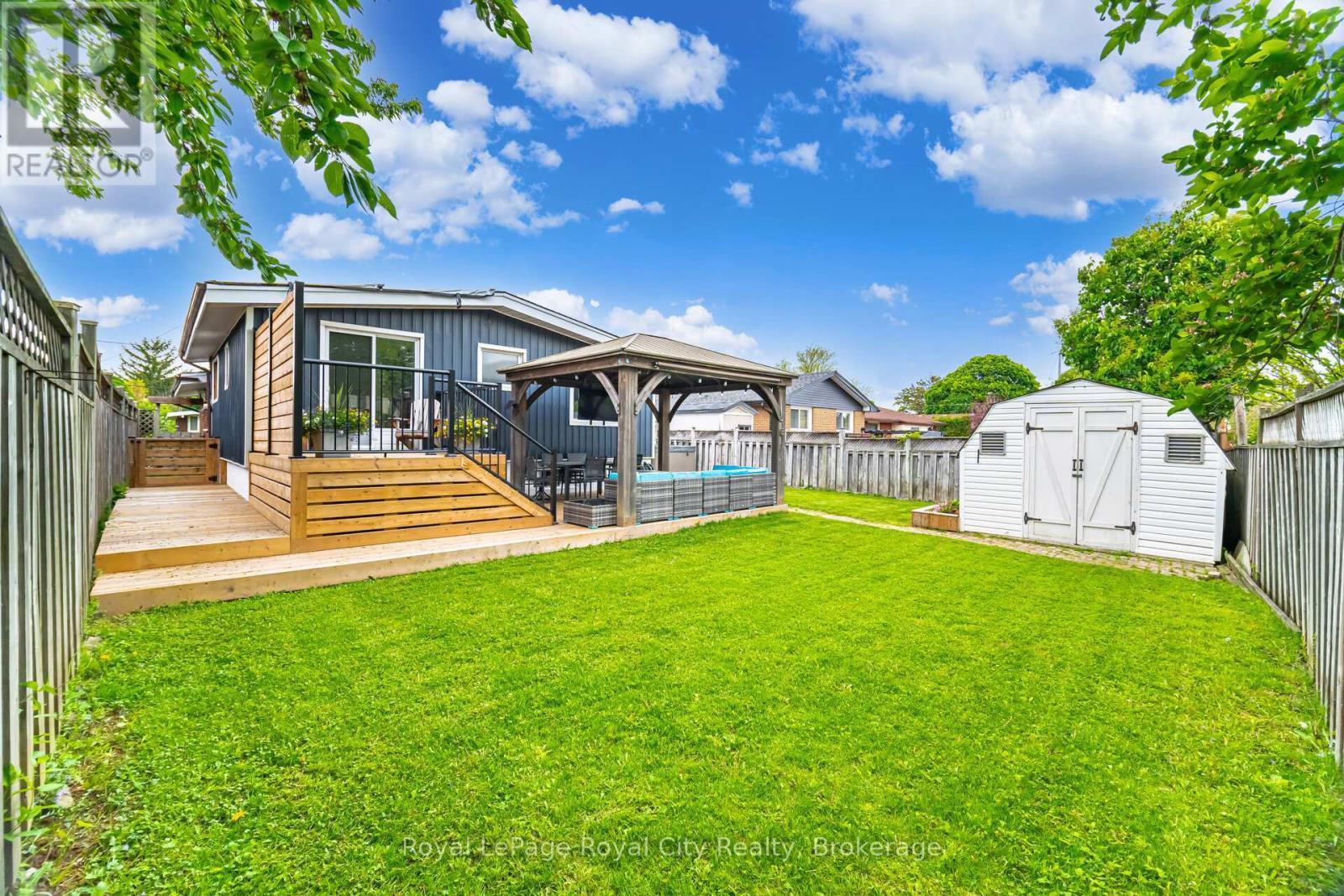 












61 LAWFIELD DRIVE

,
Hamilton (Lawfield),




Ontario
L8V4C6

