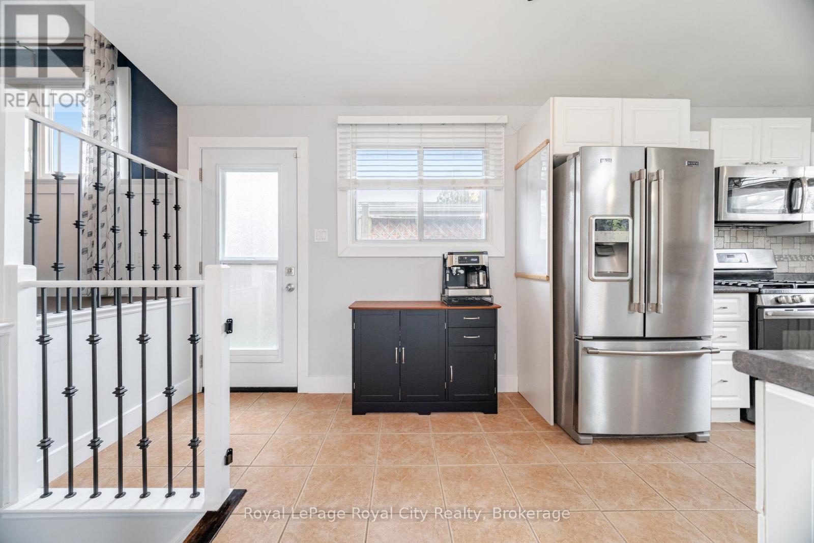 












61 LAWFIELD DRIVE

,
Hamilton (Lawfield),




Ontario
L8V4C6

