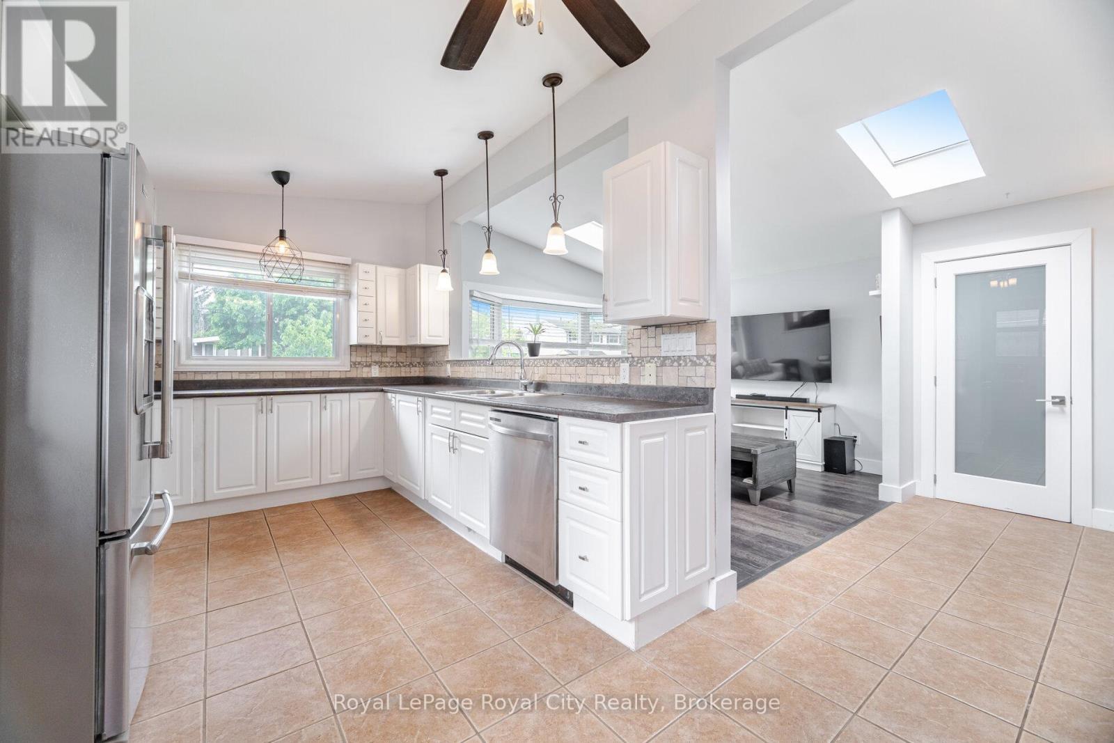 












61 LAWFIELD DRIVE

,
Hamilton (Lawfield),




Ontario
L8V4C6

