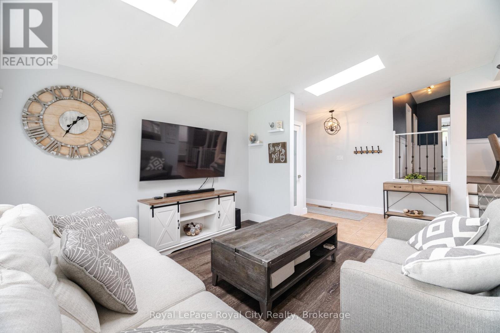 












61 LAWFIELD DRIVE

,
Hamilton (Lawfield),




Ontario
L8V4C6

