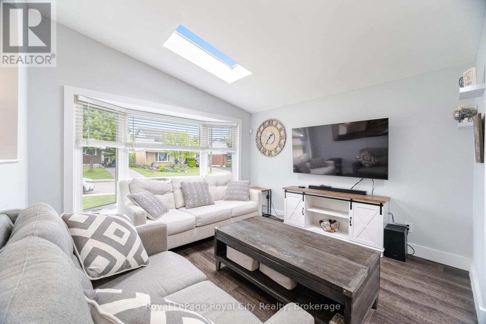 












61 LAWFIELD DRIVE

,
Hamilton (Lawfield),




Ontario
L8V4C6

