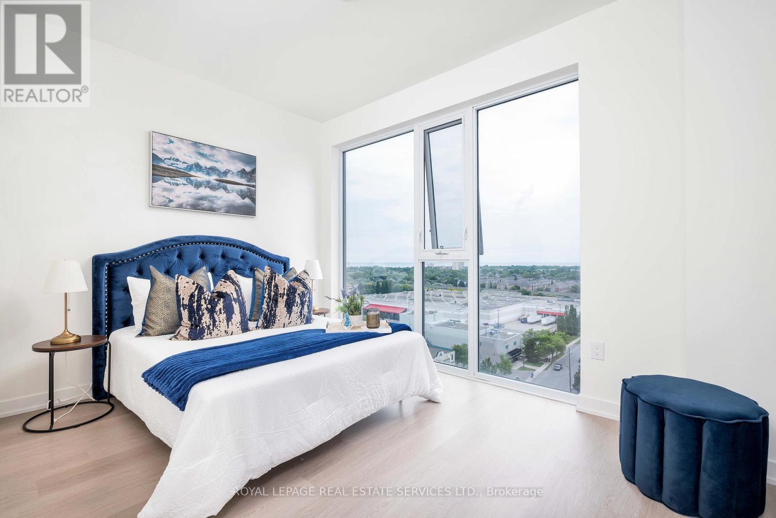 












403 - 859 THE QUEENSWAY

,
Toronto,




Ontario
M8Z1N8

