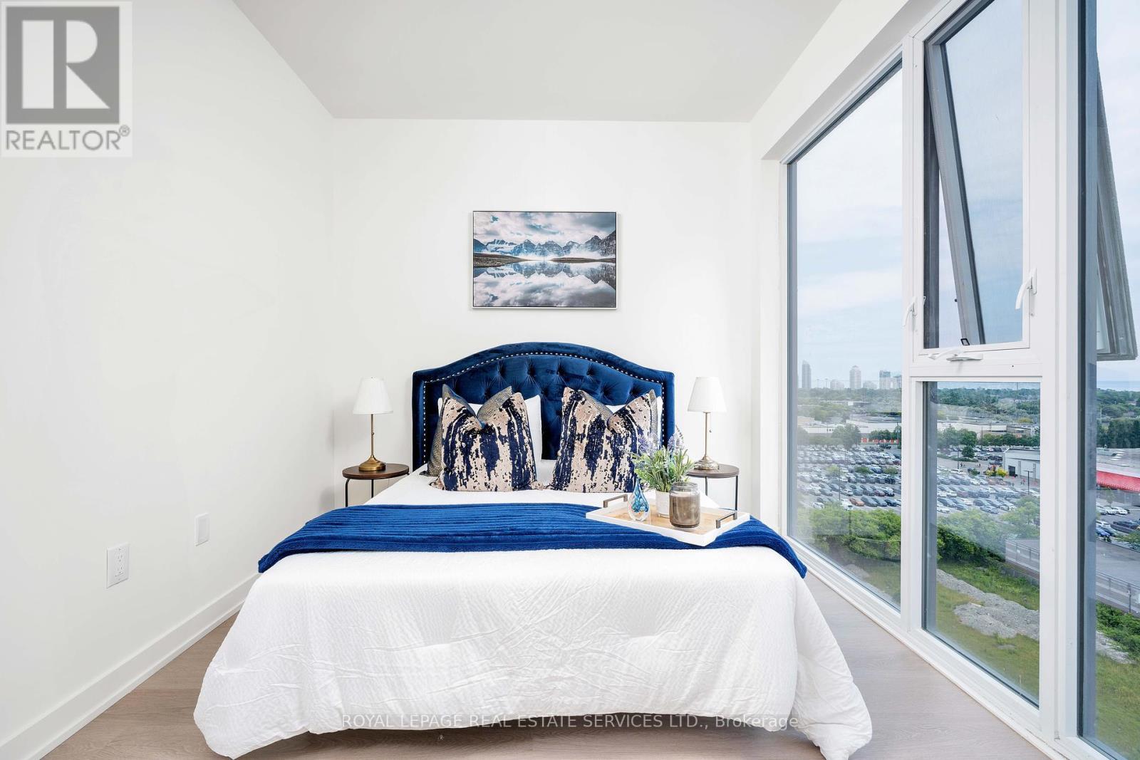 












403 - 859 THE QUEENSWAY

,
Toronto,




Ontario
M8Z1N8

