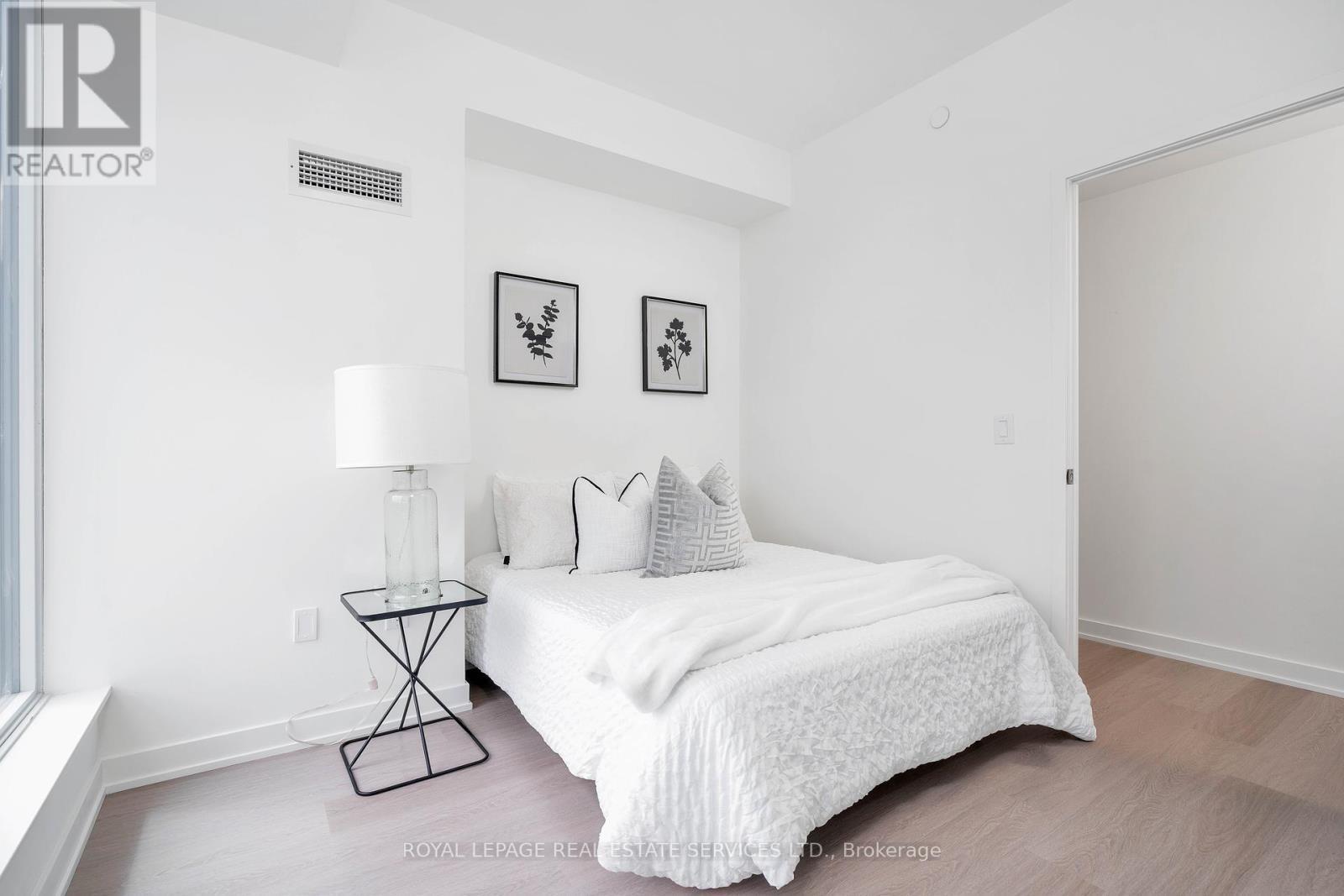 












403 - 859 THE QUEENSWAY

,
Toronto,




Ontario
M8Z1N8

