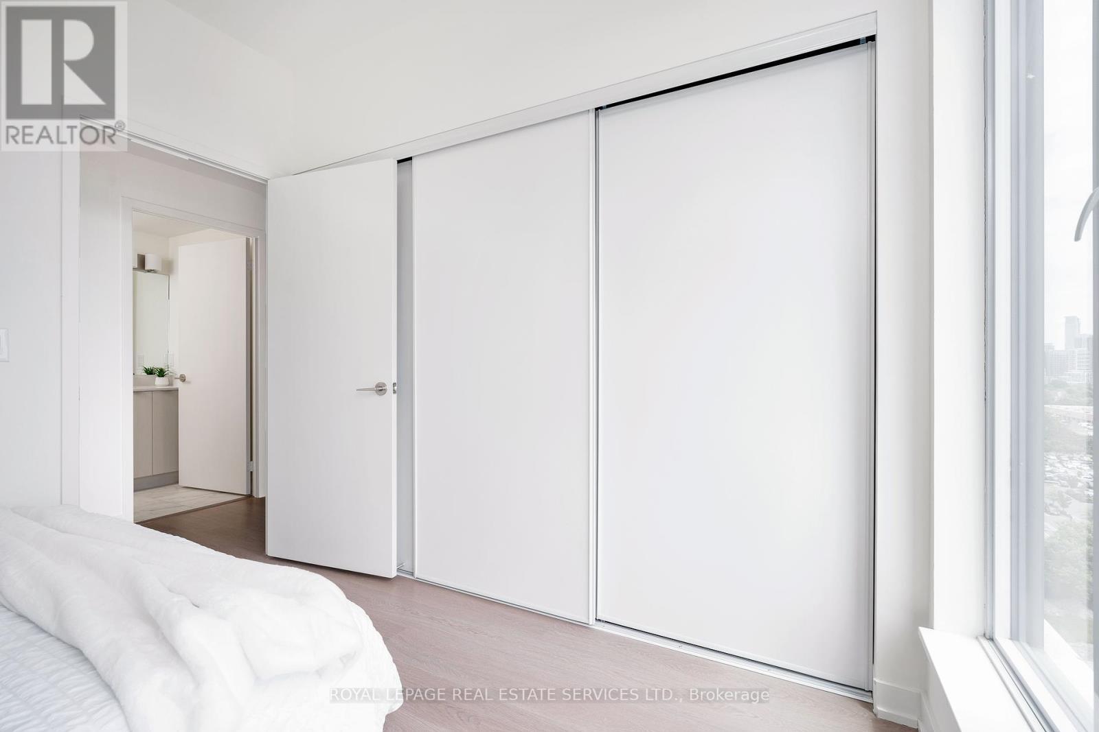 












403 - 859 THE QUEENSWAY

,
Toronto,




Ontario
M8Z1N8

