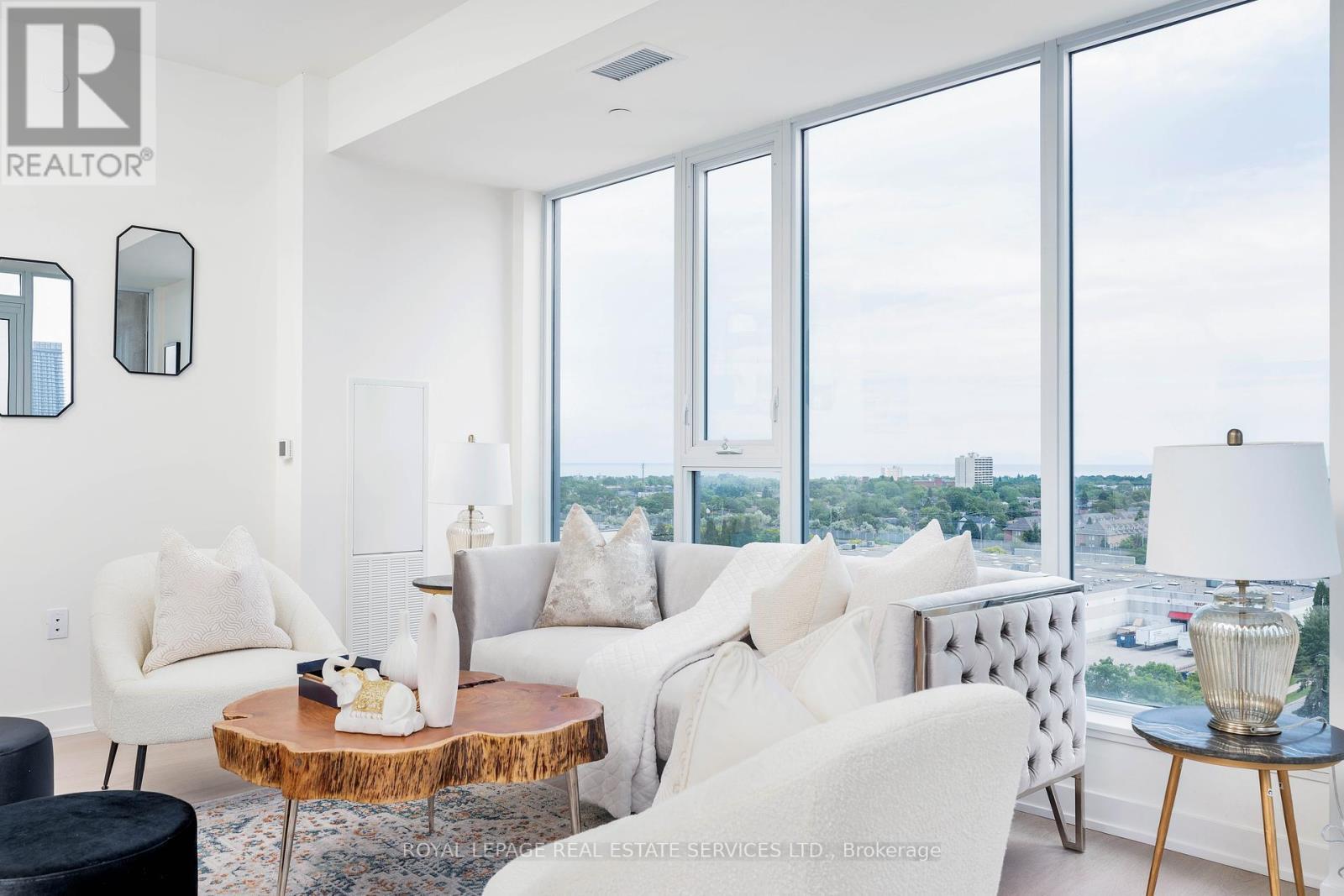 












403 - 859 THE QUEENSWAY

,
Toronto,




Ontario
M8Z1N8

