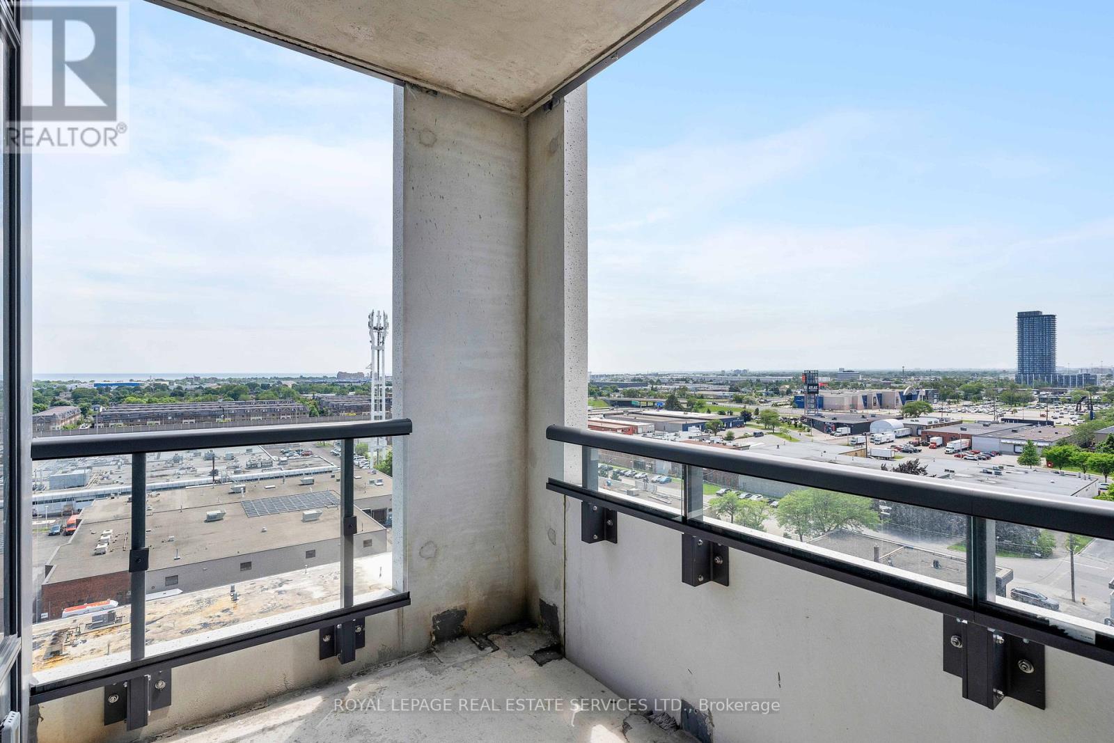 












403 - 859 THE QUEENSWAY

,
Toronto,




Ontario
M8Z1N8

