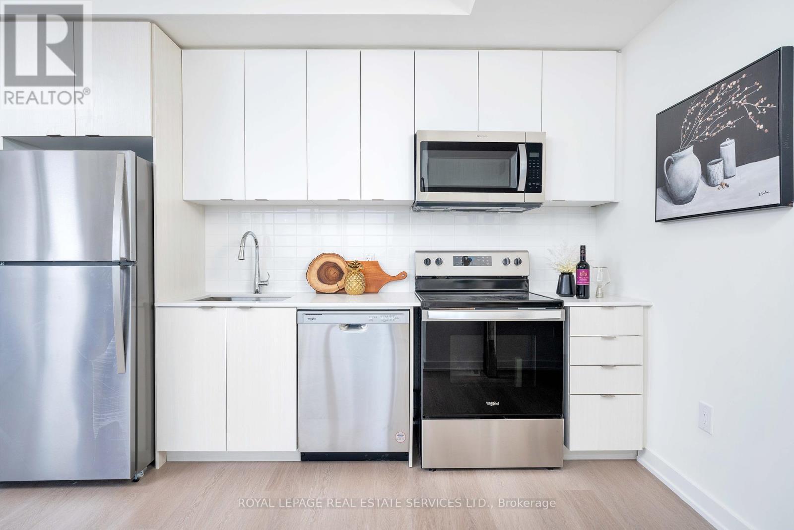 












403 - 859 THE QUEENSWAY

,
Toronto,




Ontario
M8Z1N8

