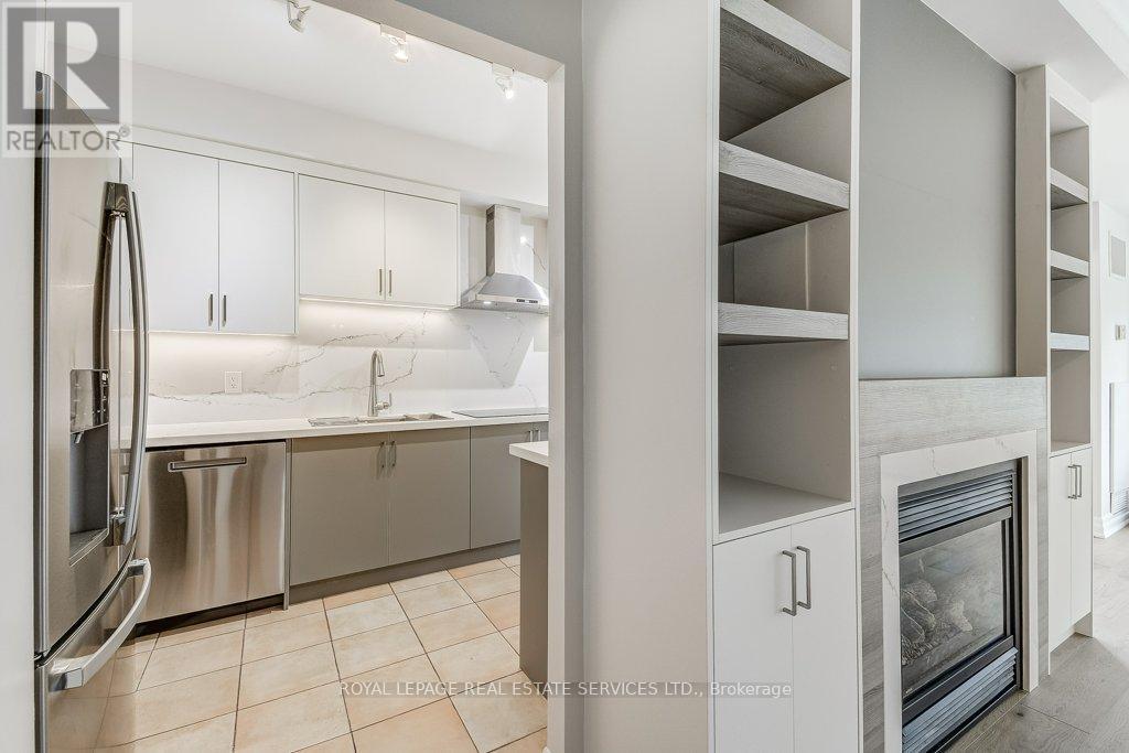 












406 - 65 PORT STREET E

,
Mississauga,




Ontario
L5G4V3

