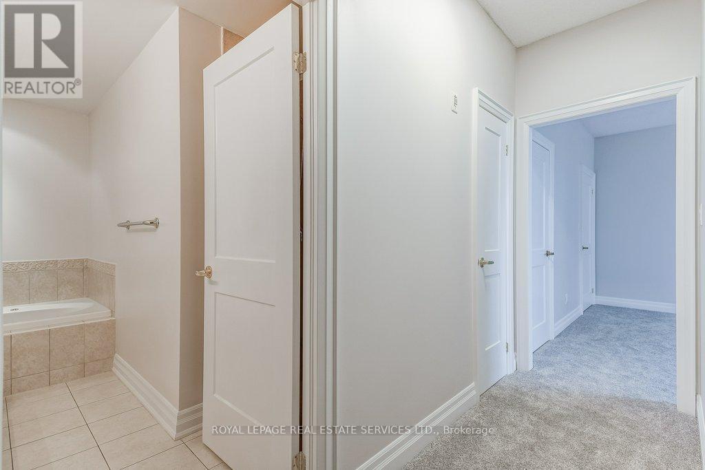 












406 - 65 PORT STREET E

,
Mississauga,




Ontario
L5G4V3


