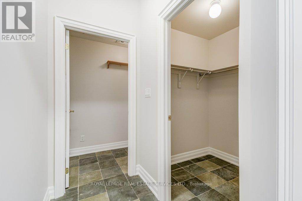 












406 - 65 PORT STREET E

,
Mississauga,




Ontario
L5G4V3

