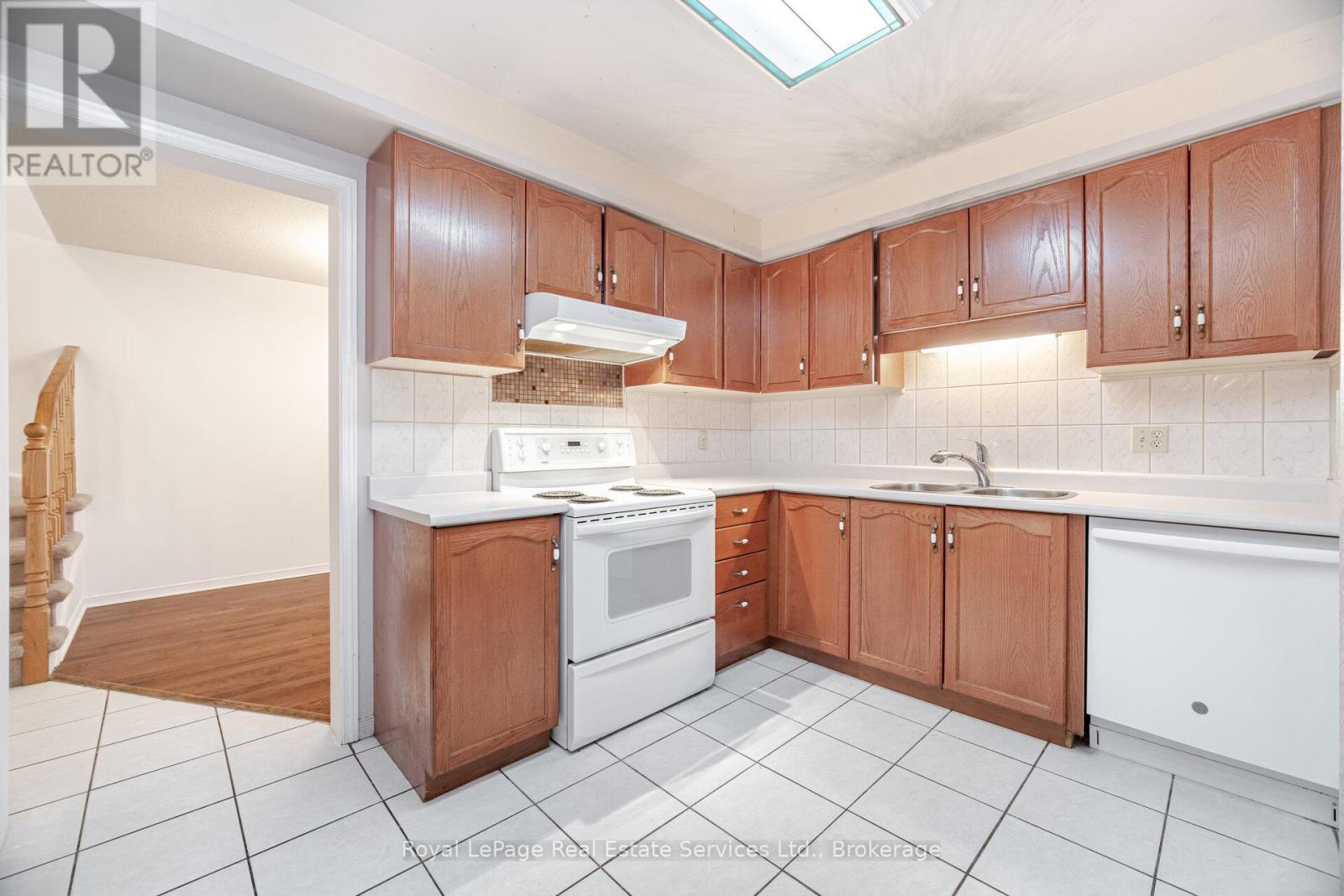 












1263 WALKER'S LINE

,
Burlington (Tansley),




Ontario
L7M4N8

