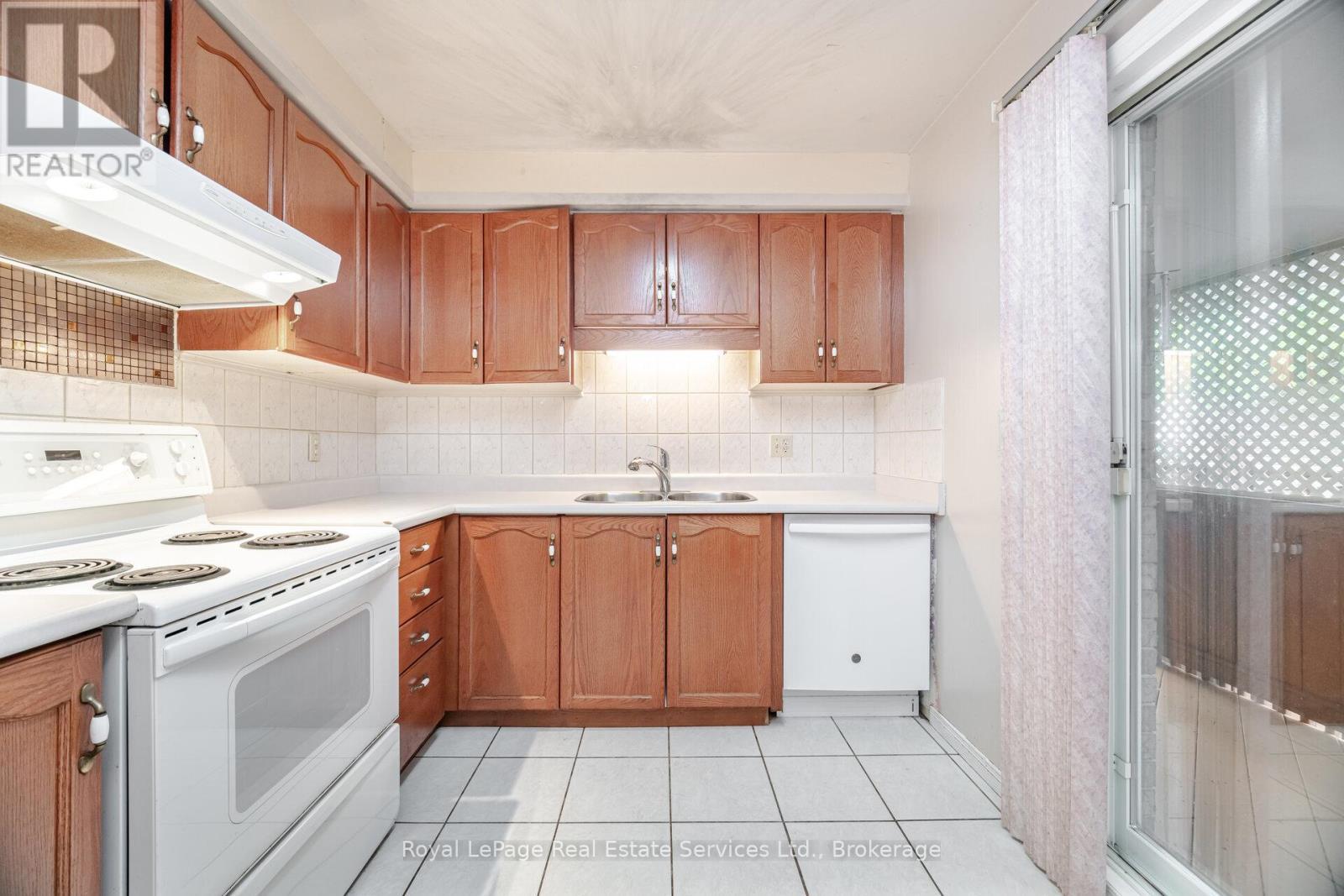 












1263 WALKER'S LINE

,
Burlington (Tansley),




Ontario
L7M4N8

