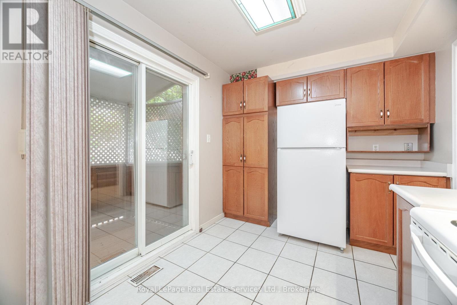 












1263 WALKER'S LINE

,
Burlington (Tansley),




Ontario
L7M4N8

