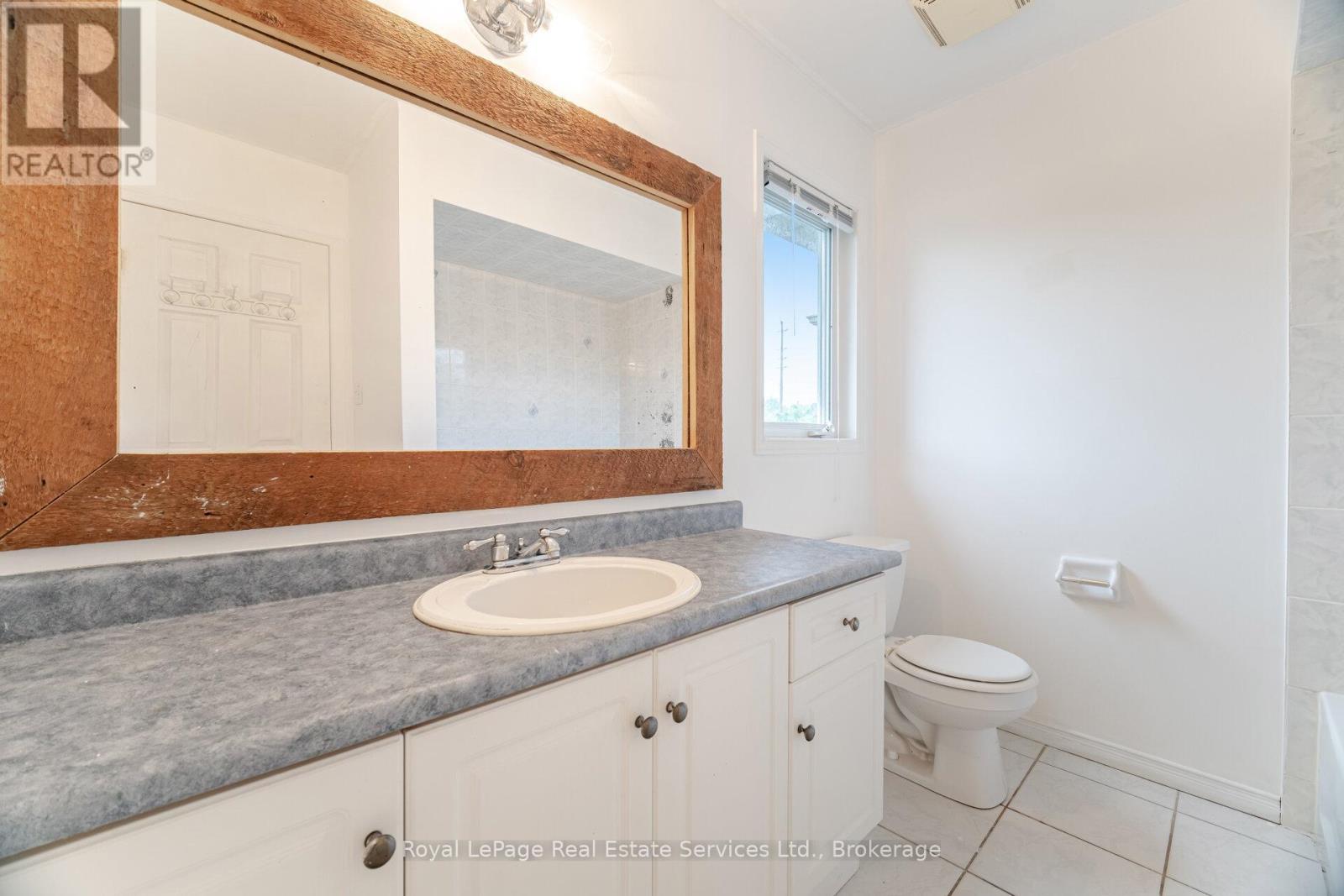 












1263 WALKER'S LINE

,
Burlington (Tansley),




Ontario
L7M4N8

