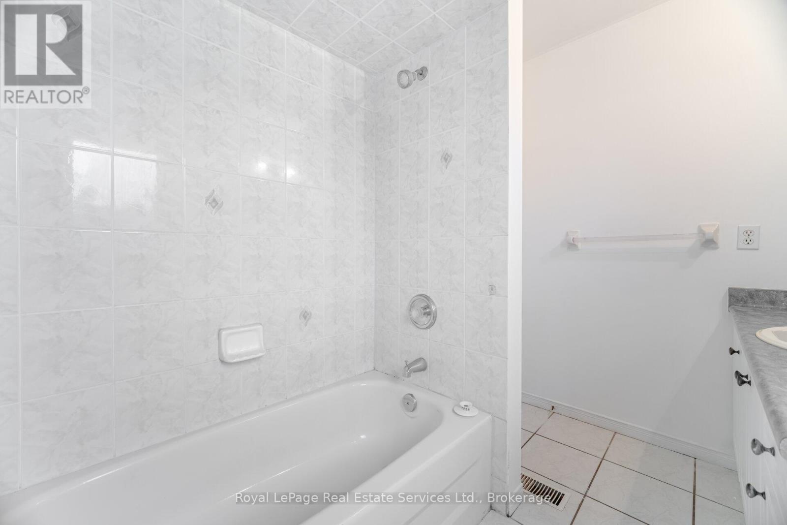 












1263 WALKER'S LINE

,
Burlington (Tansley),




Ontario
L7M4N8

