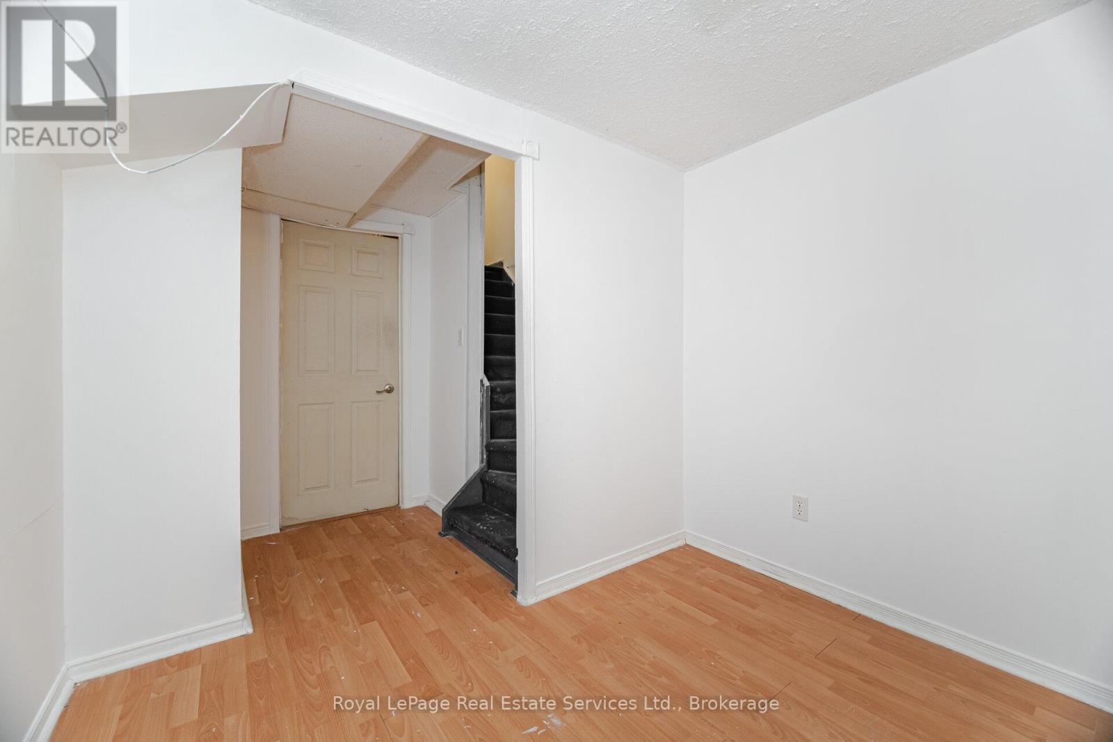 












1263 WALKER'S LINE

,
Burlington (Tansley),




Ontario
L7M4N8

