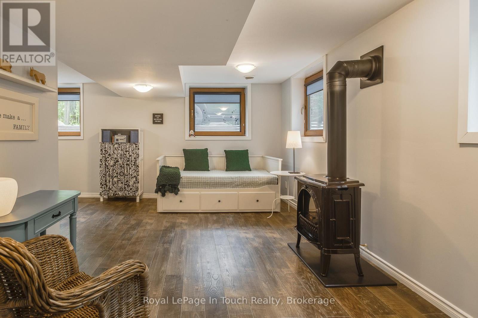 












23 CROWN COURT

,
Tiny,




Ontario
L9M0J1

