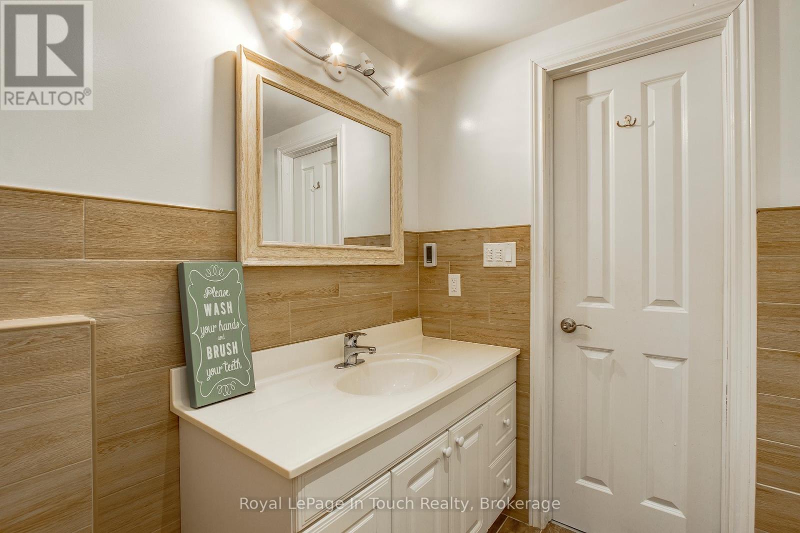 












23 CROWN COURT

,
Tiny,




Ontario
L9M0J1

