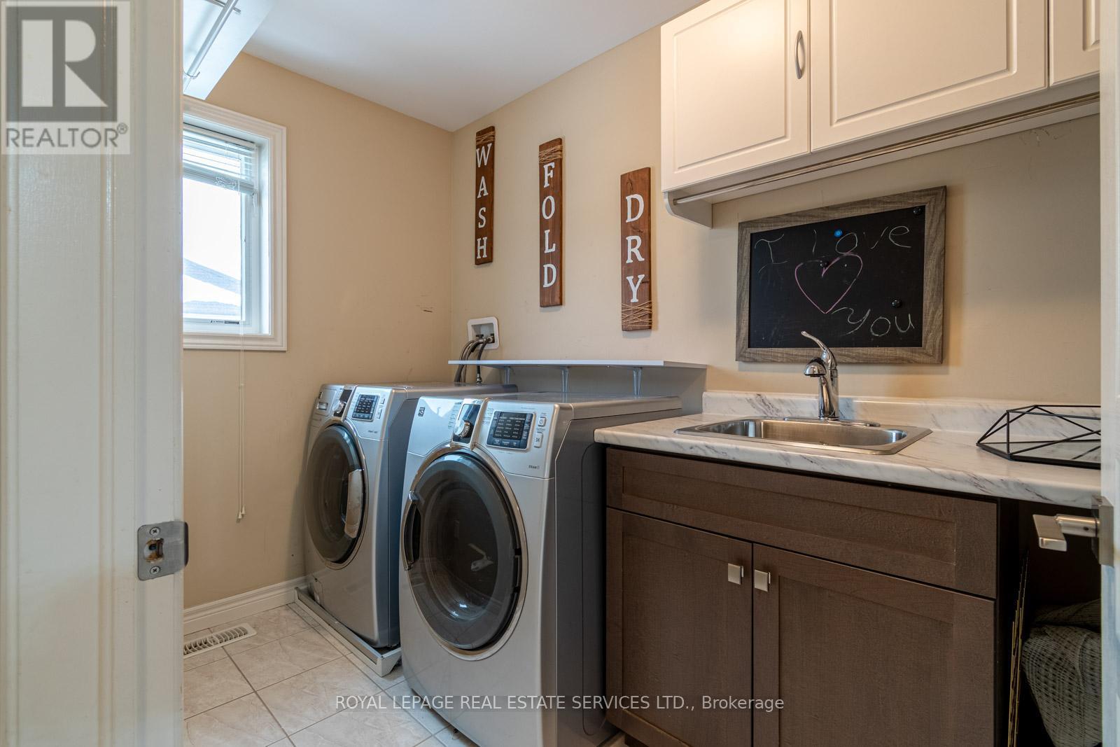 












75 CHAMOMILE DRIVE

,
Hamilton,




Ontario
L8W0C1

