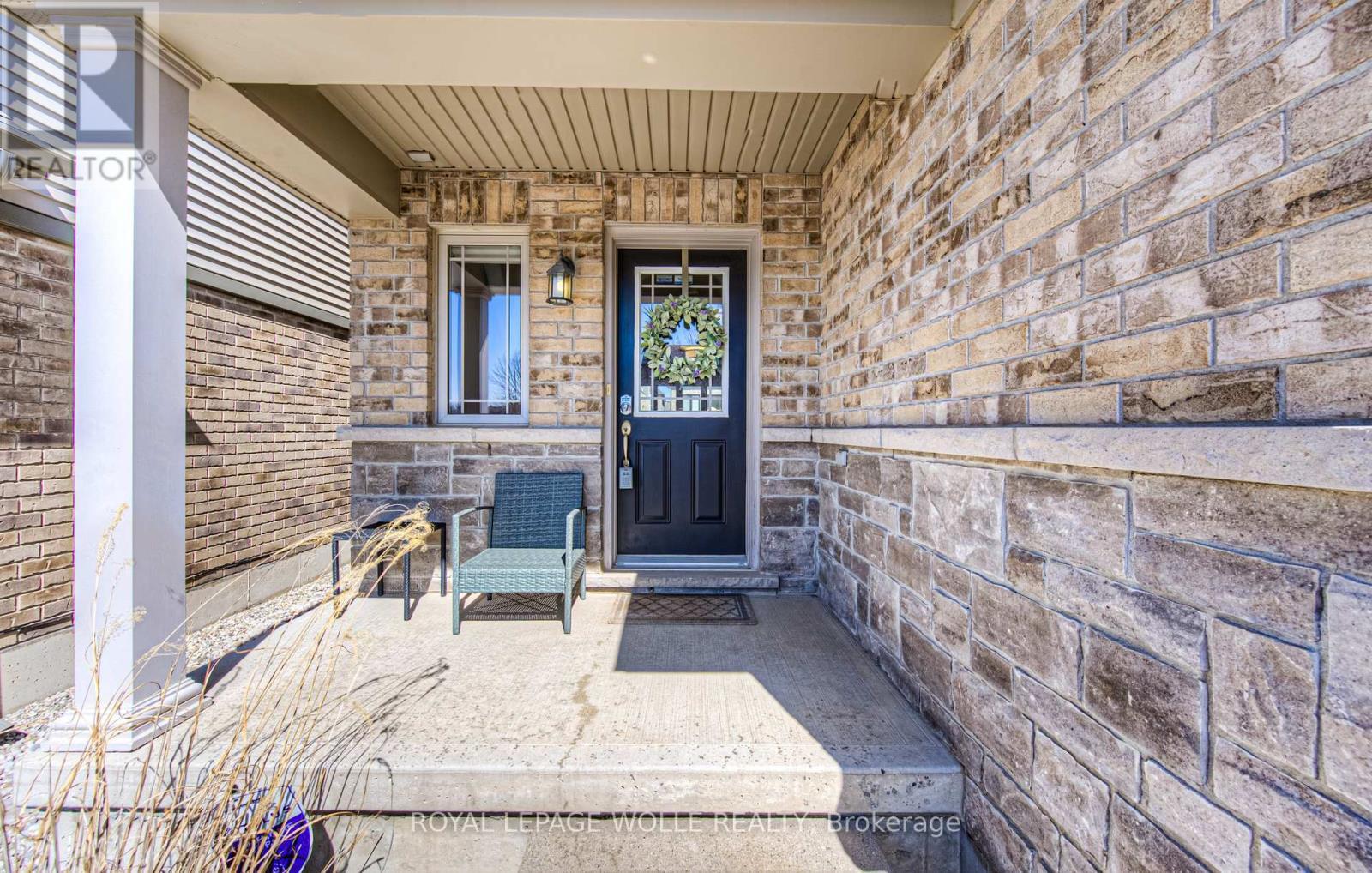 












18 CREEK RIDGE STREET

,
Kitchener,




Ontario
N2R0B5

