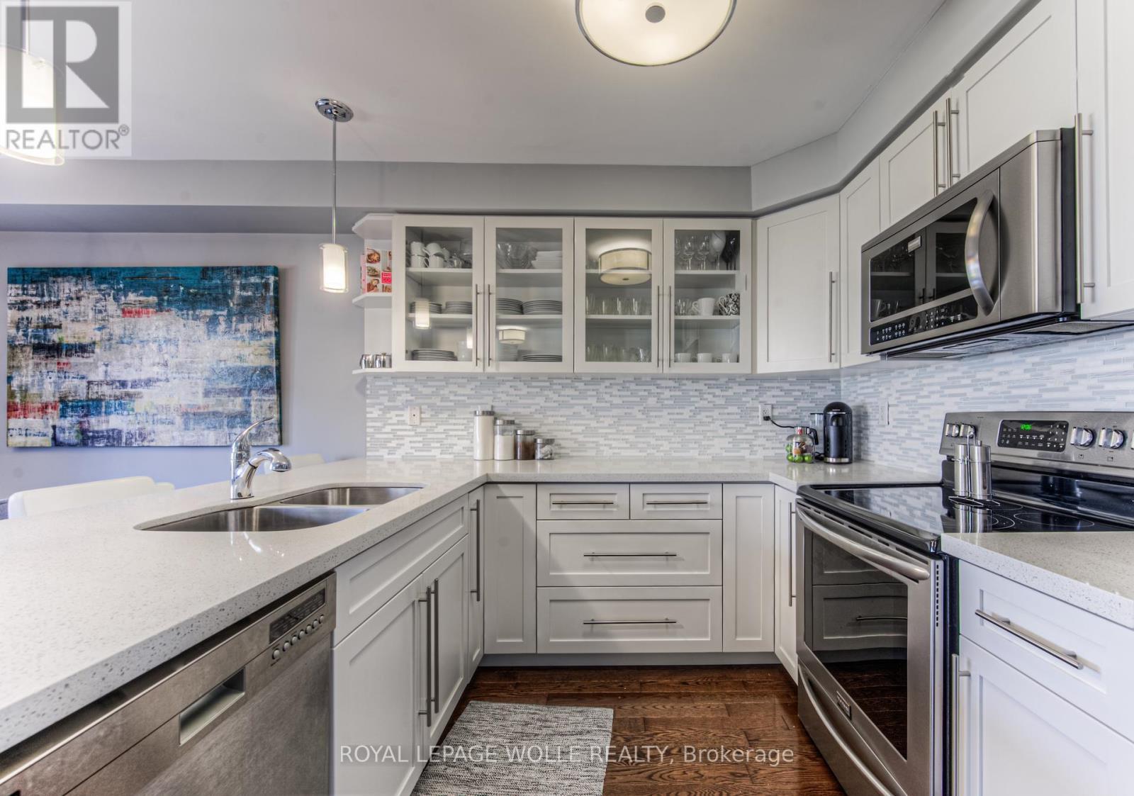 












18 CREEK RIDGE STREET

,
Kitchener,




Ontario
N2R0B5

