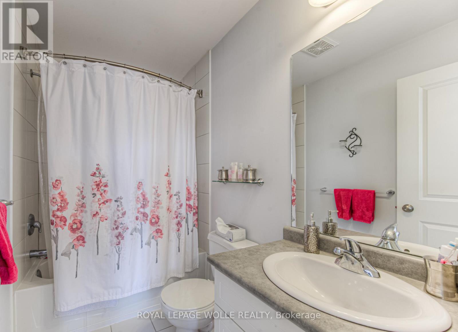 












18 CREEK RIDGE STREET

,
Kitchener,




Ontario
N2R0B5

