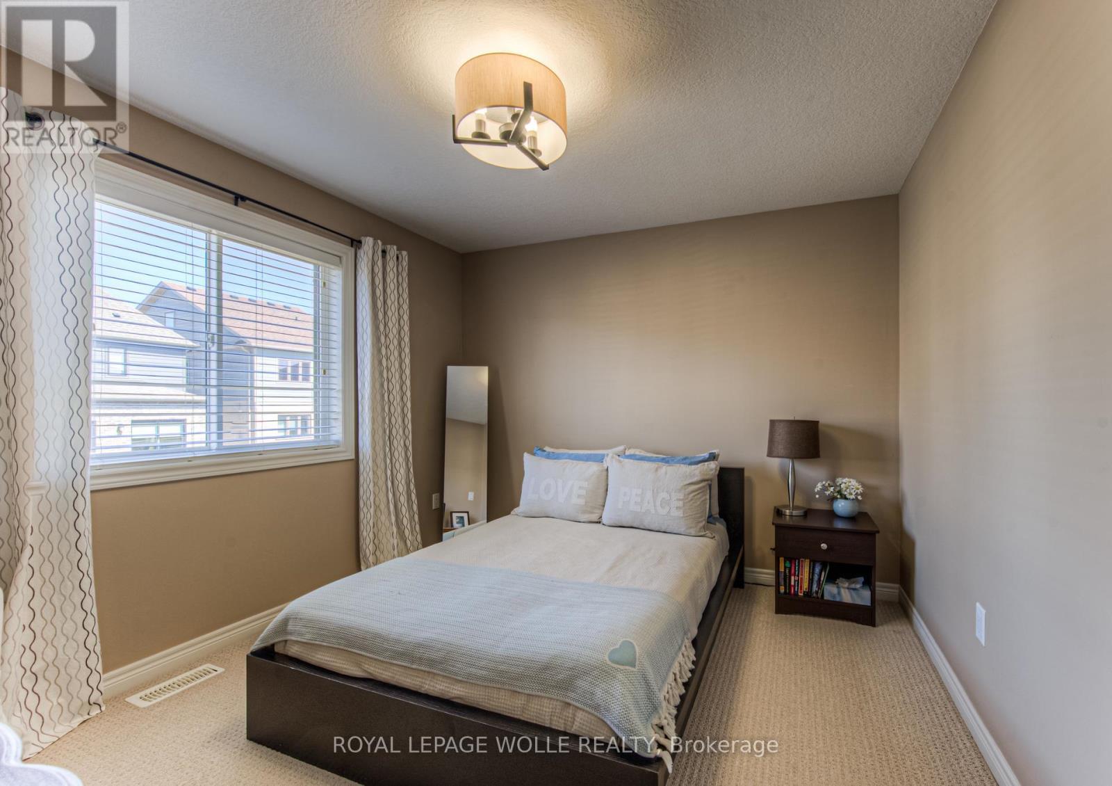 












18 CREEK RIDGE STREET

,
Kitchener,




Ontario
N2R0B5

