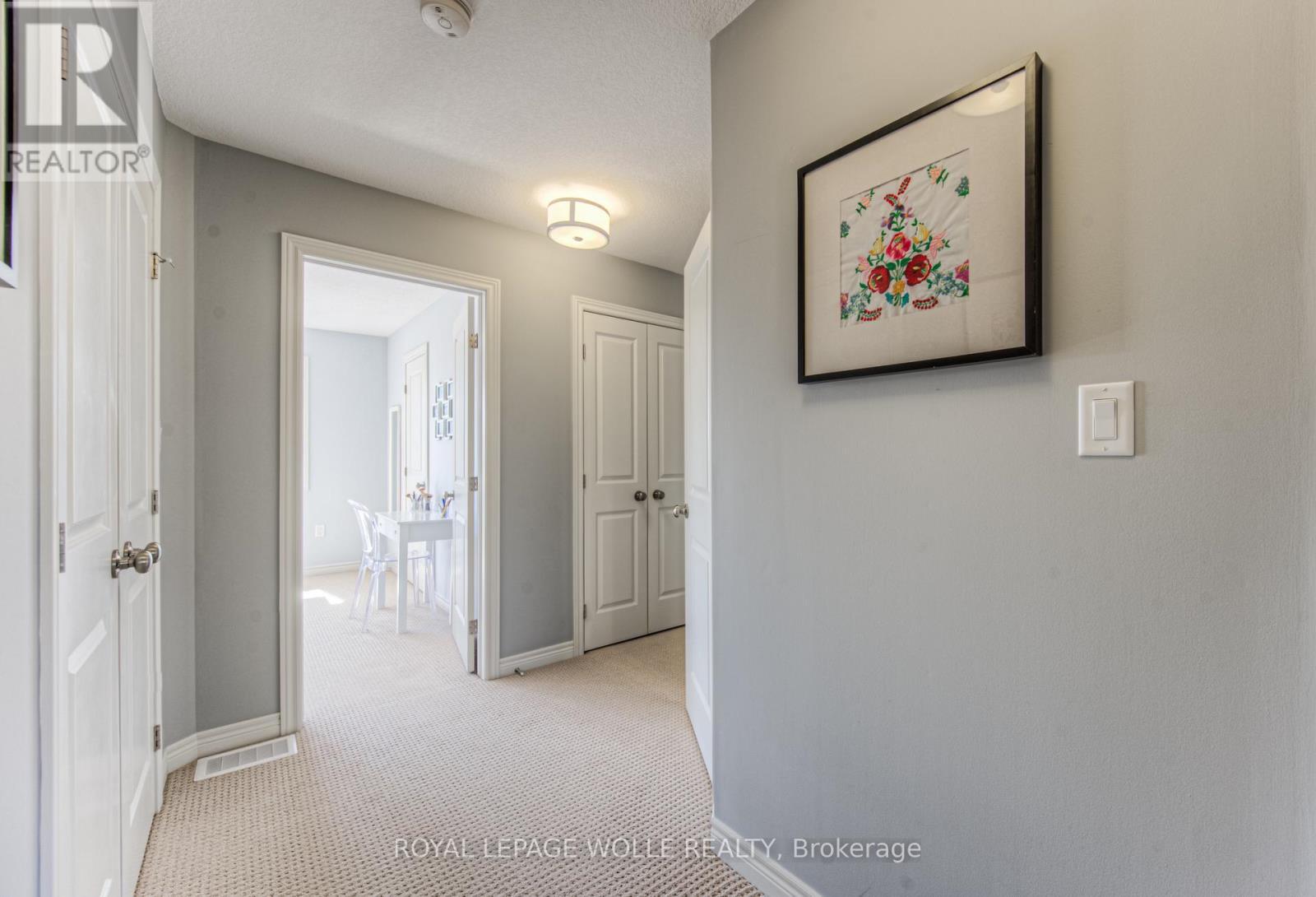 












18 CREEK RIDGE STREET

,
Kitchener,




Ontario
N2R0B5

