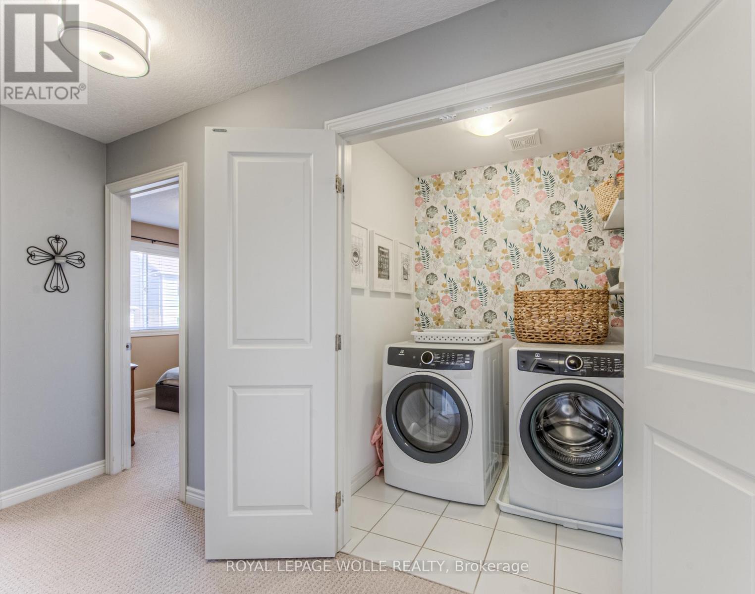 












18 CREEK RIDGE STREET

,
Kitchener,




Ontario
N2R0B5

