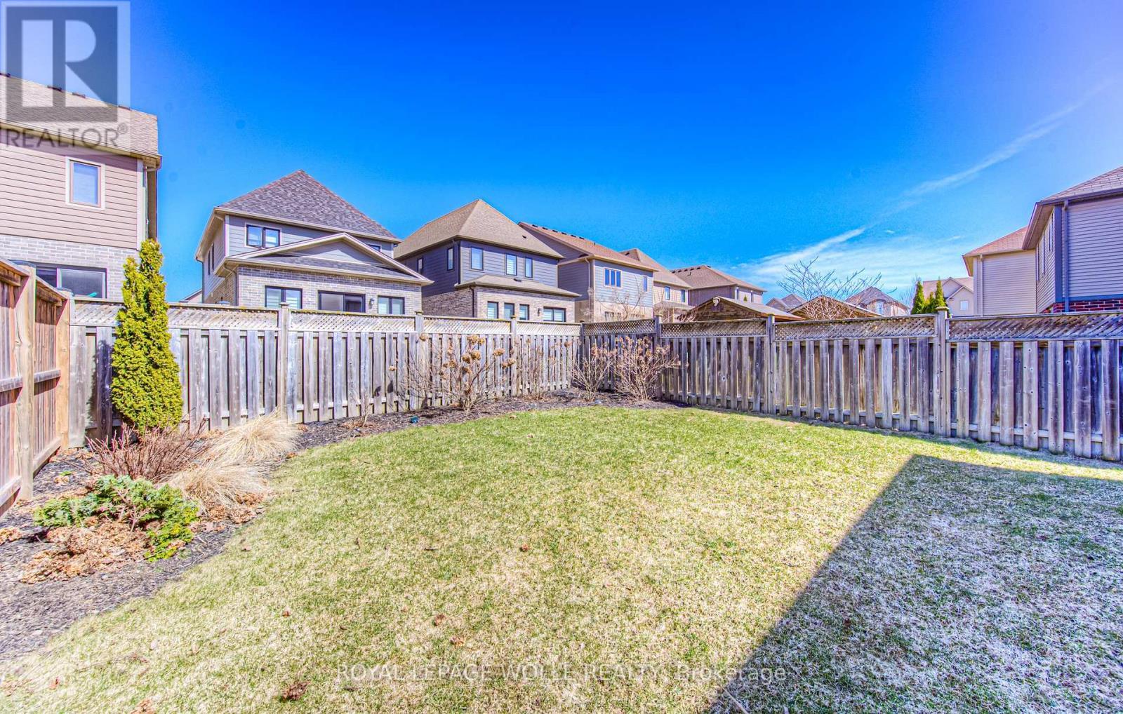 












18 CREEK RIDGE STREET

,
Kitchener,




Ontario
N2R0B5

