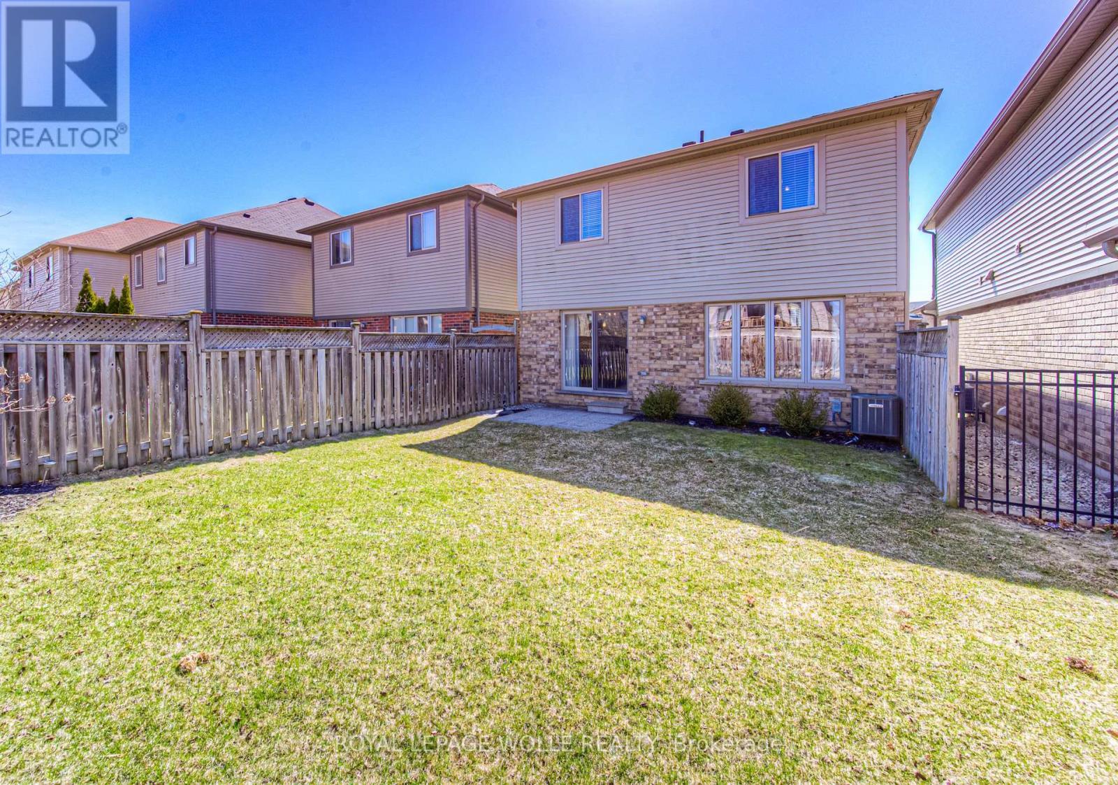 












18 CREEK RIDGE STREET

,
Kitchener,




Ontario
N2R0B5

