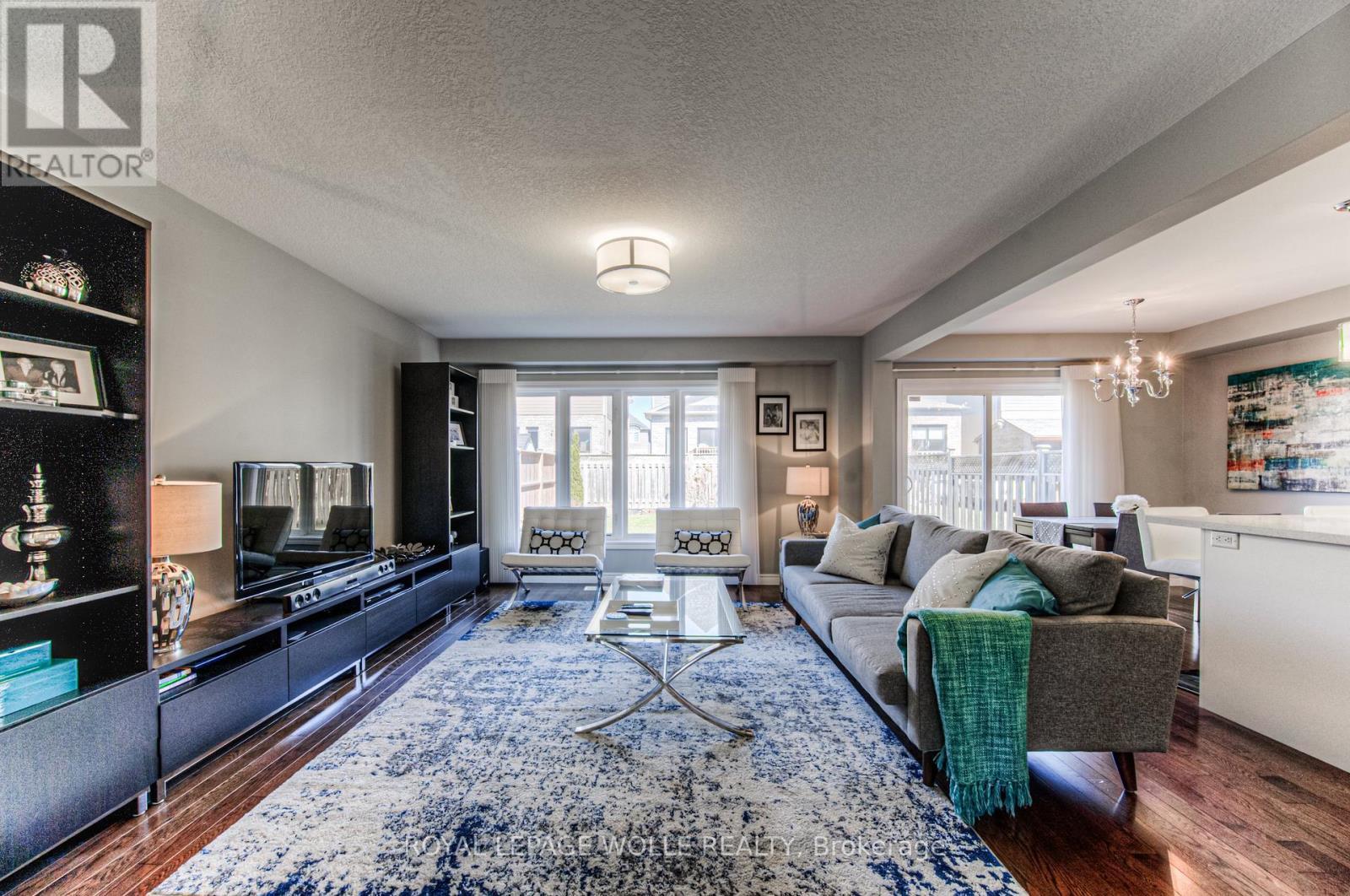 












18 CREEK RIDGE STREET

,
Kitchener,




Ontario
N2R0B5

