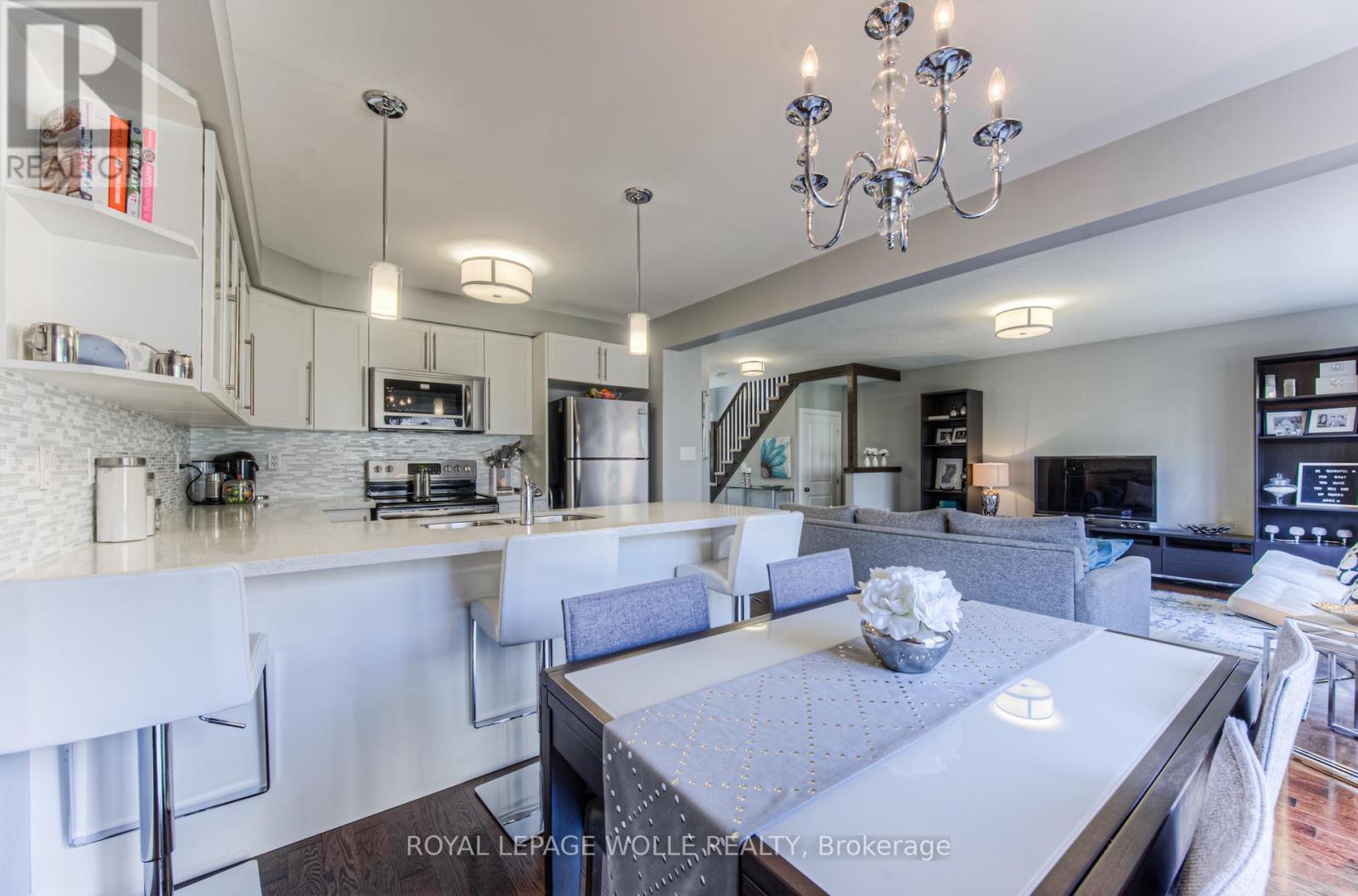 












18 CREEK RIDGE STREET

,
Kitchener,




Ontario
N2R0B5

