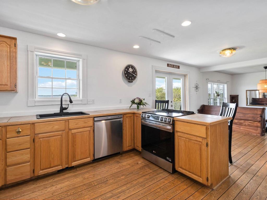












5157 Shore Road

,
North East Harbour,




NS
B0T 1W0

