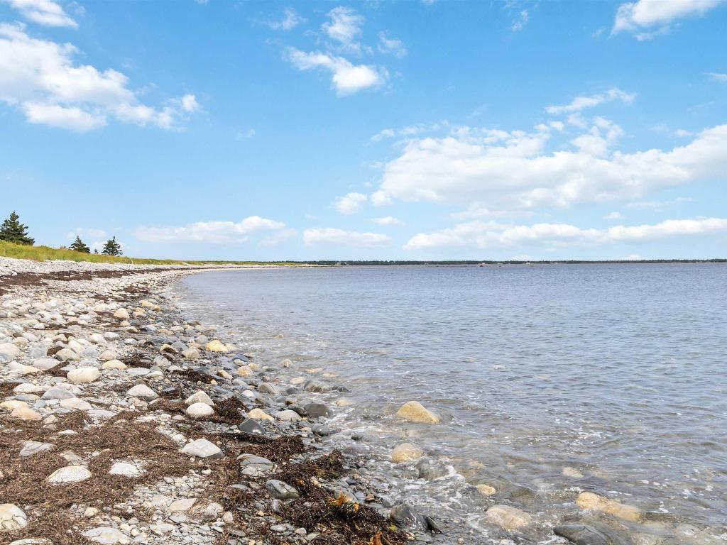 












5157 Shore Road

,
North East Harbour,




NS
B0T 1W0

