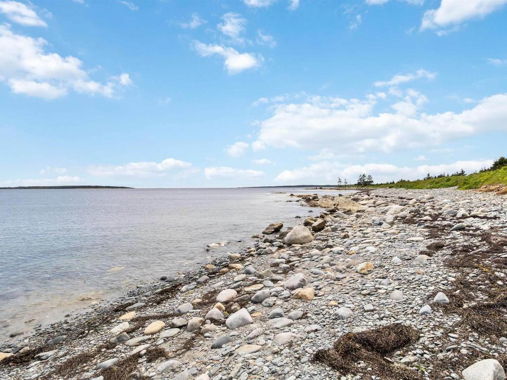












5157 Shore Road

,
North East Harbour,




NS
B0T 1W0

