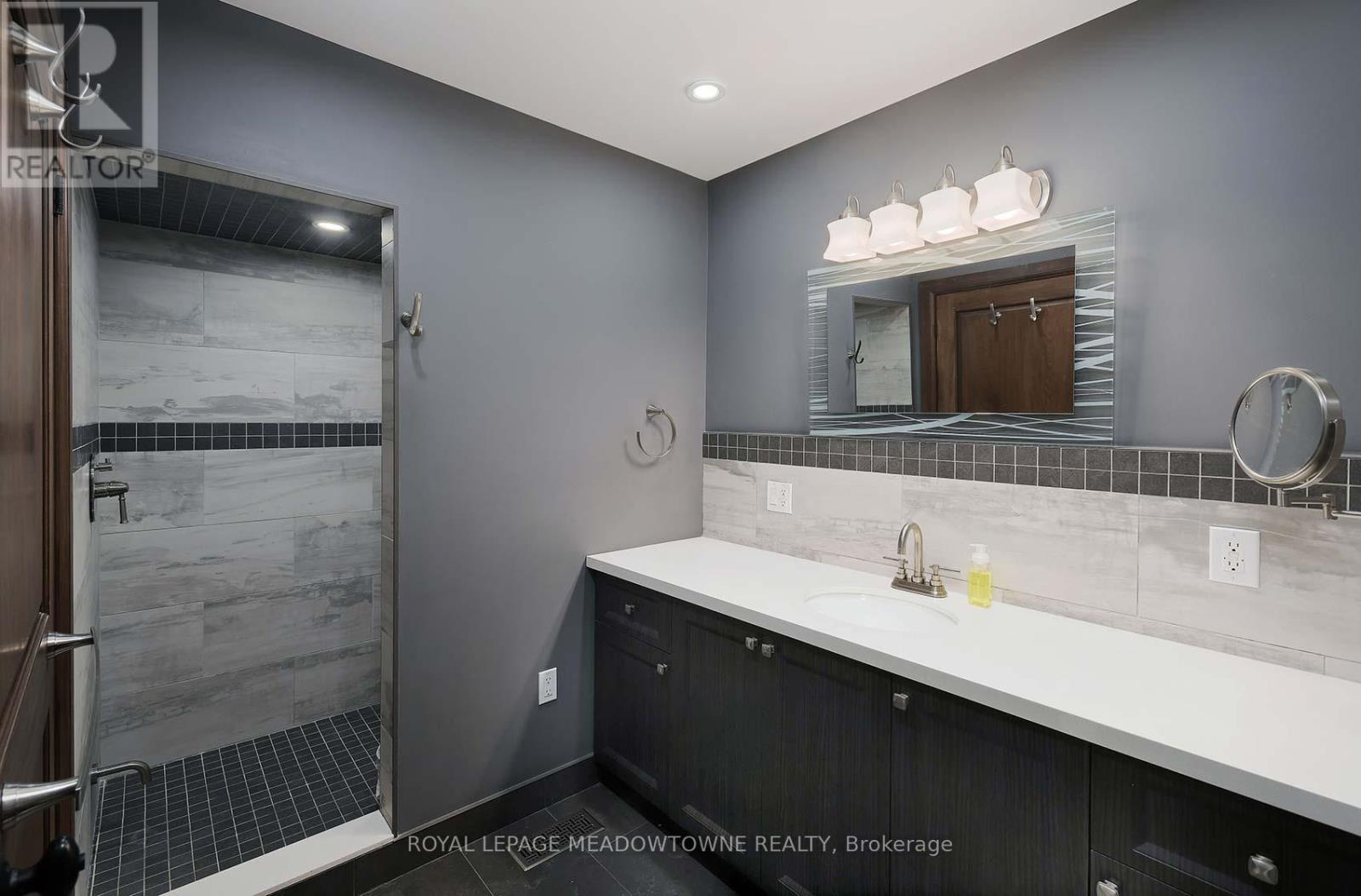












307 QUEEN STREET S

,
Mississauga,




Ontario
L5M1L9

